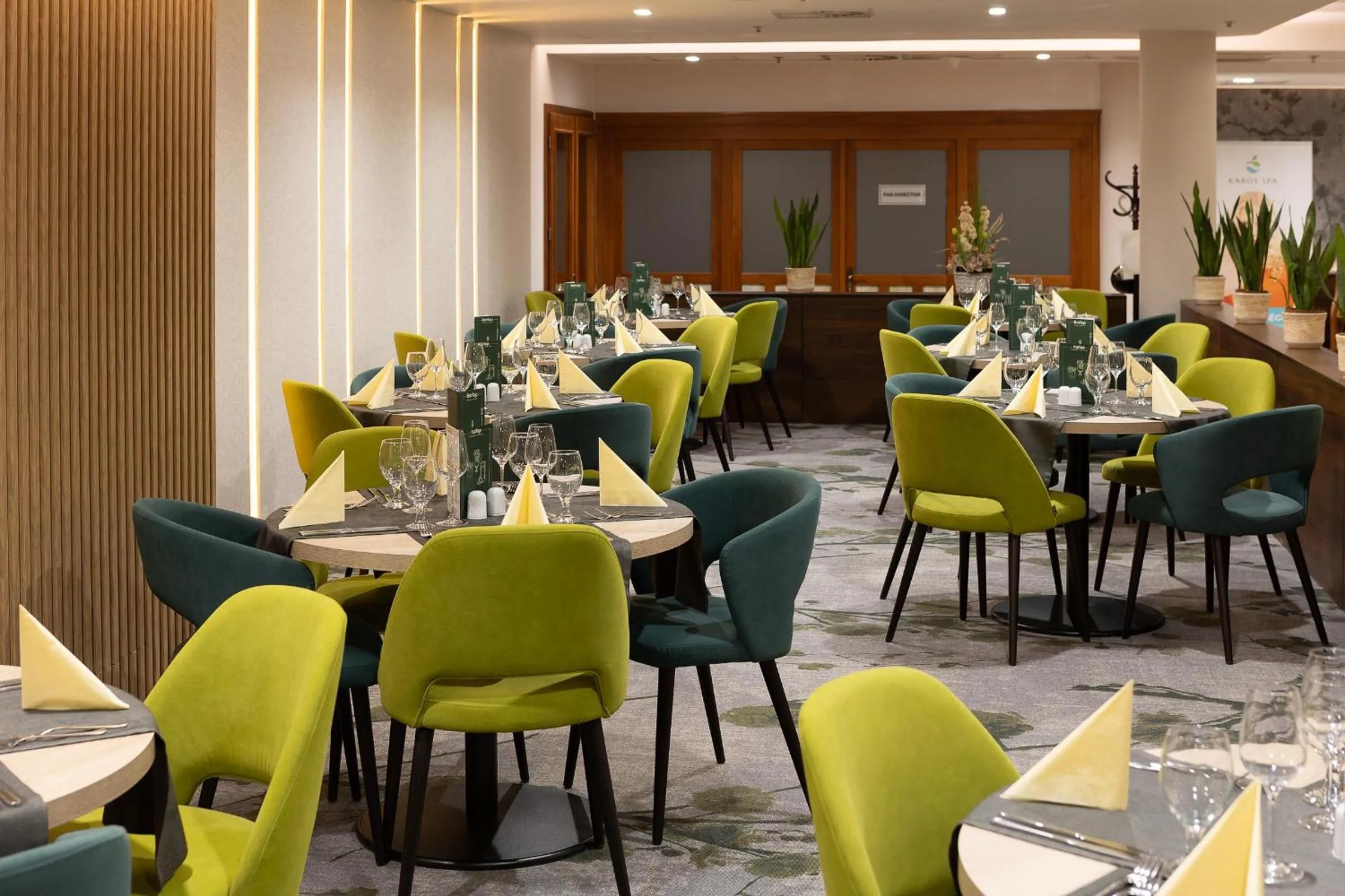 Restaurant/places to eat in Hotel Karos Spa