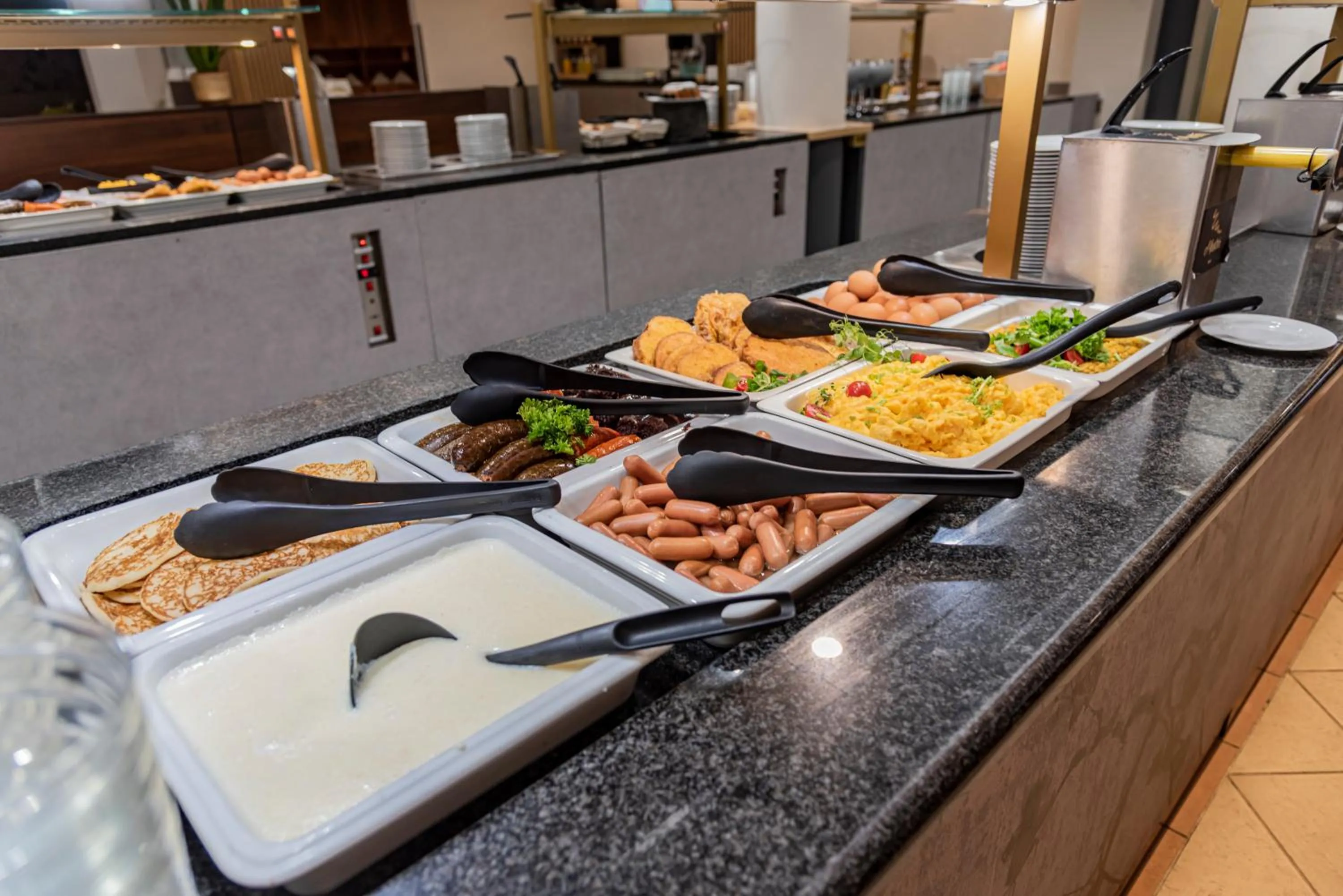 Restaurant/places to eat in Hotel Karos Spa