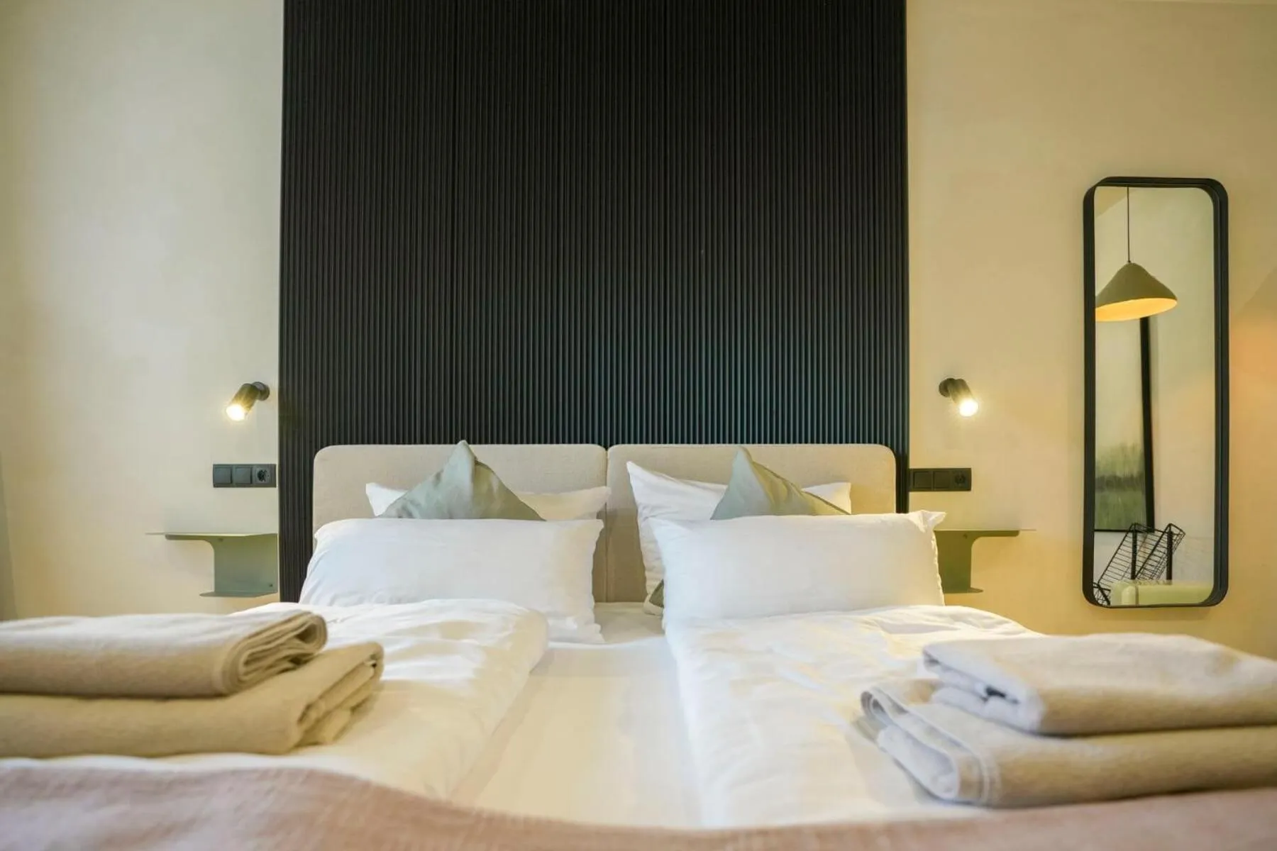 Bed in Hotel Weinhaus Kreuter