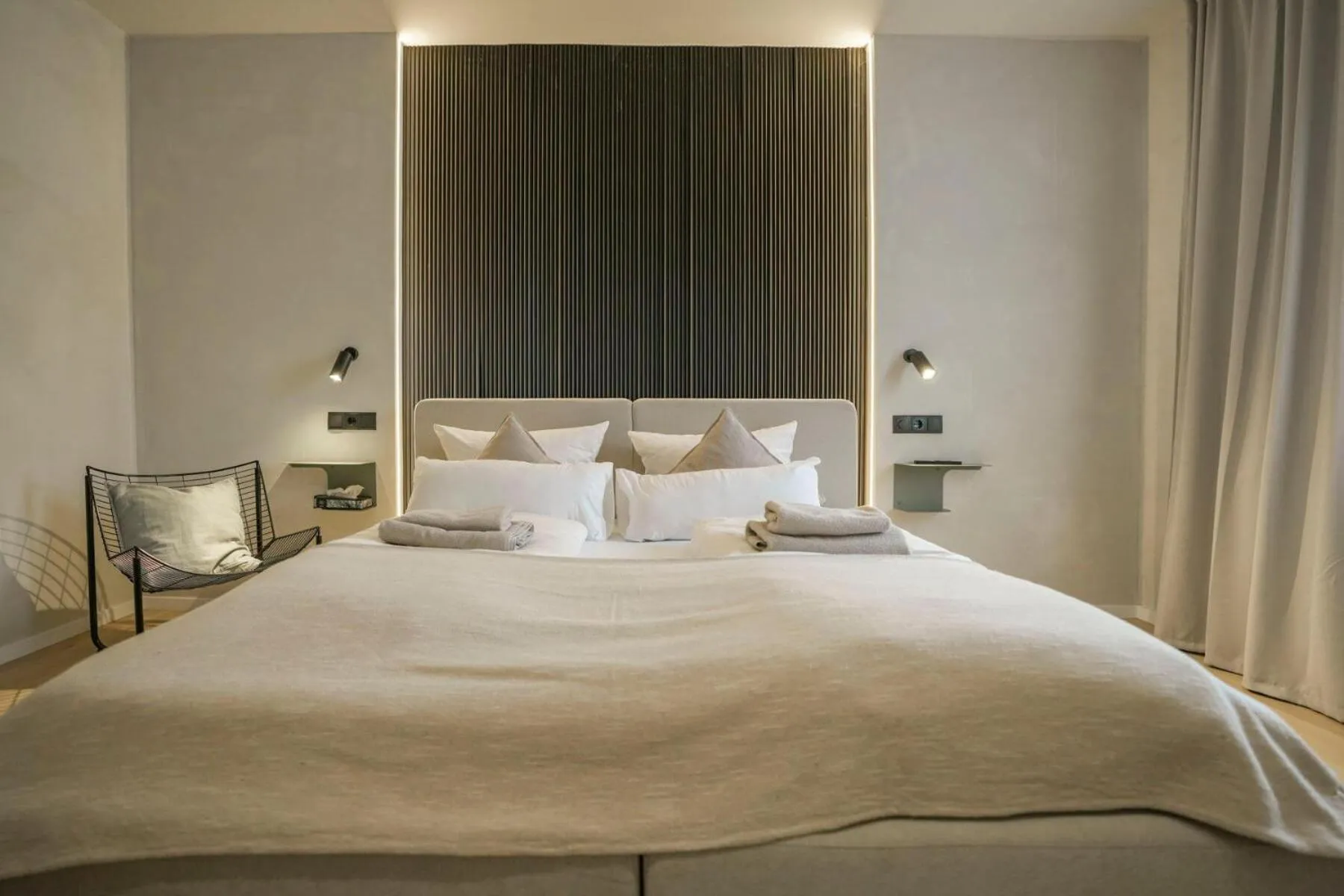 Bed in Hotel Weinhaus Kreuter