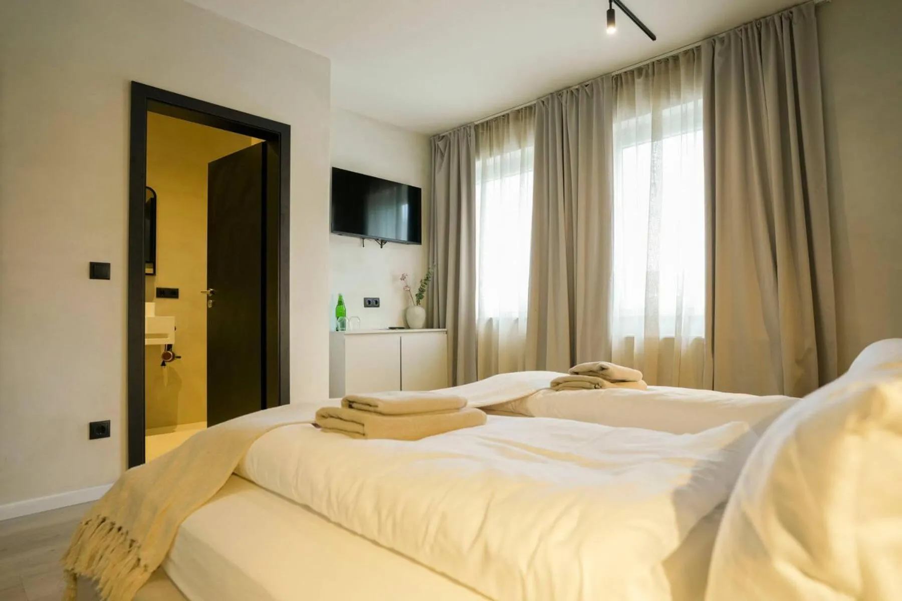 Bed in Hotel Weinhaus Kreuter