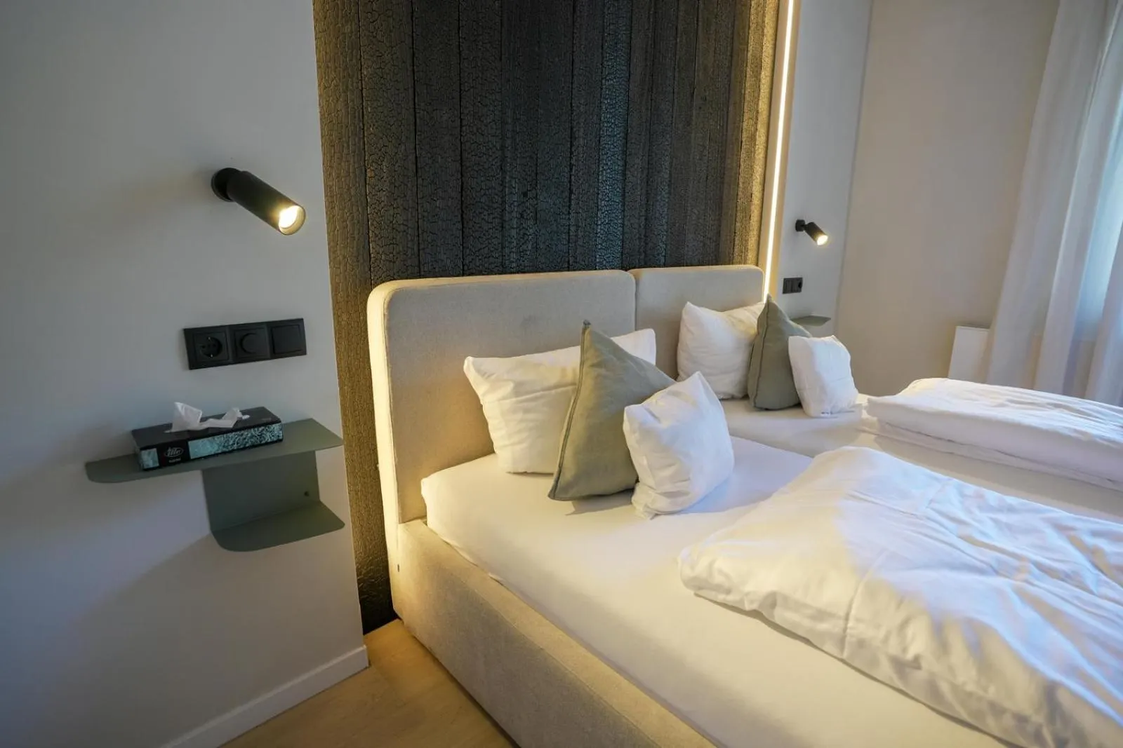 Bed in Hotel Weinhaus Kreuter