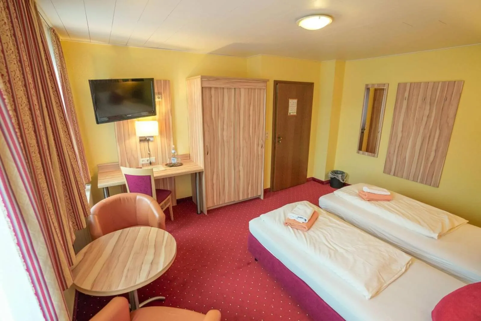 Bed in Hotel Weinhaus Kreuter