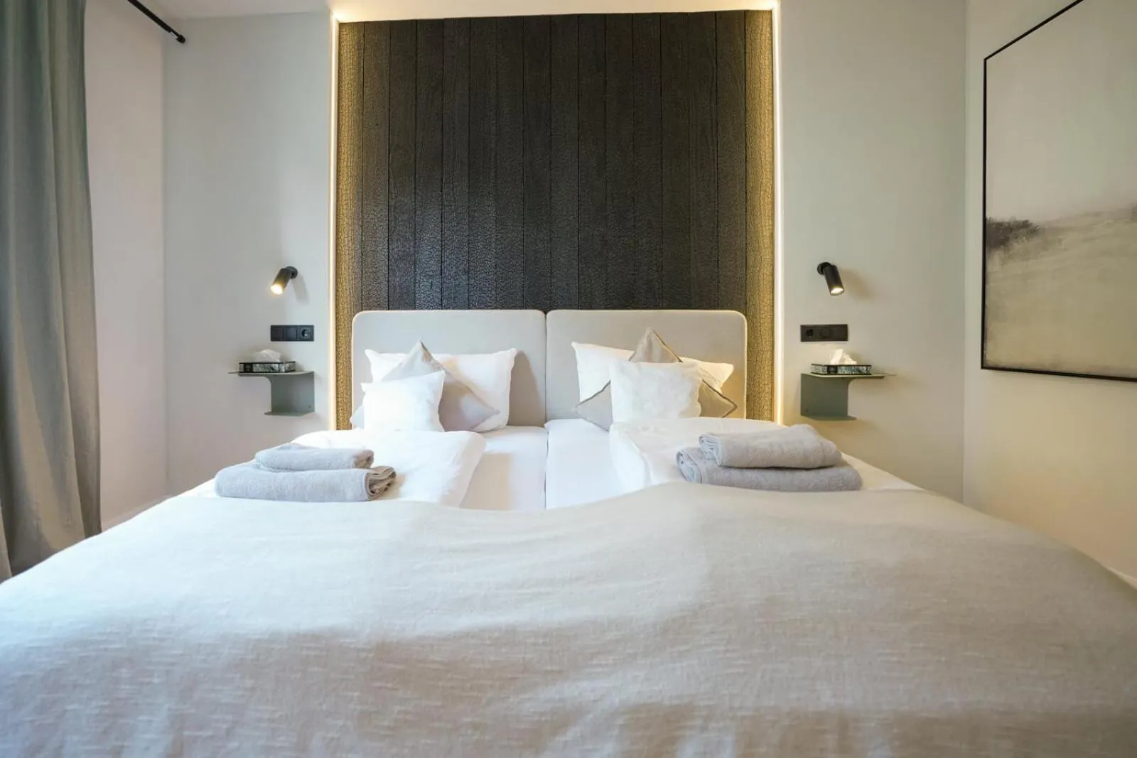 Bed in Hotel Weinhaus Kreuter