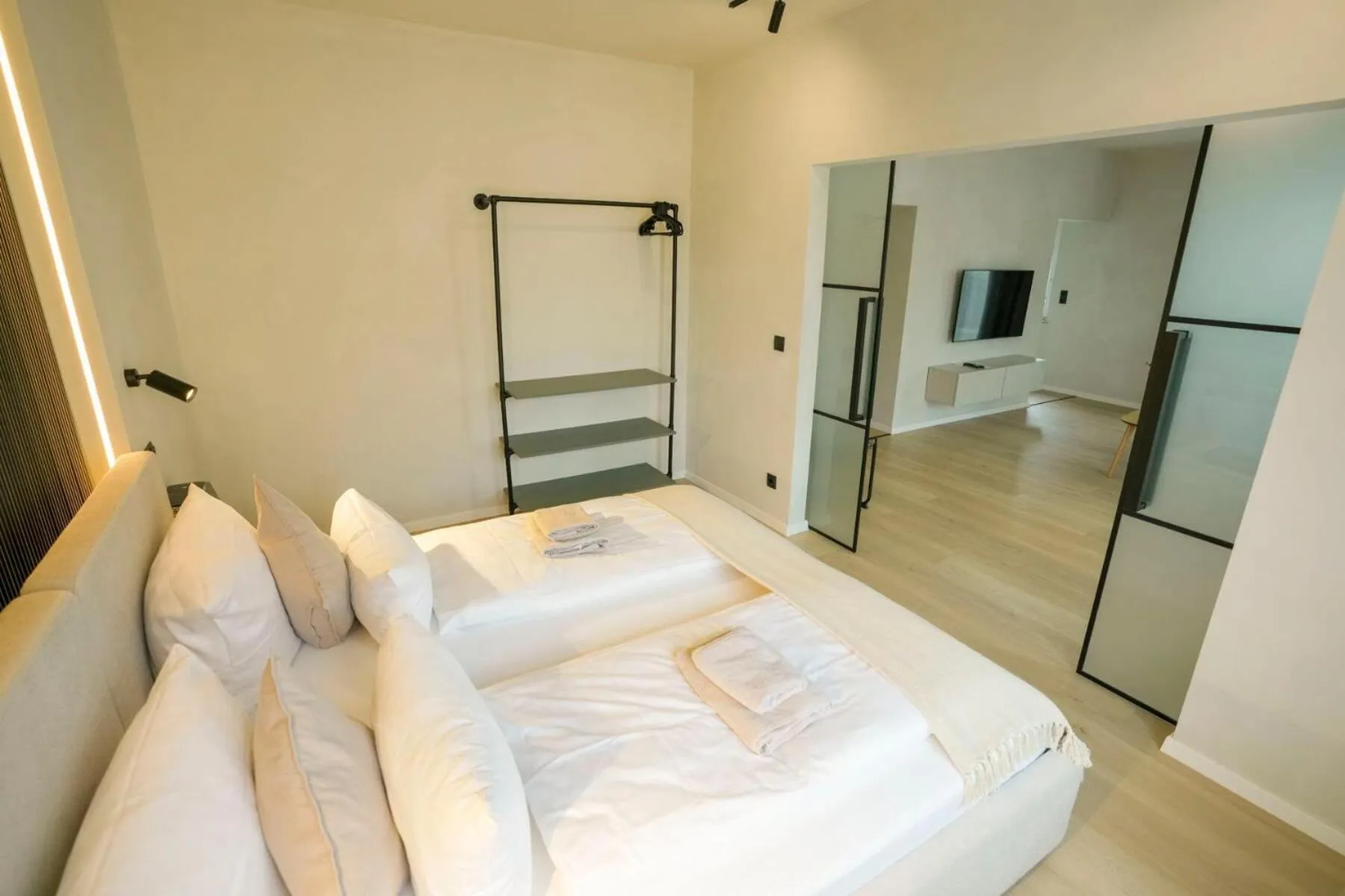 Bed in Hotel Weinhaus Kreuter