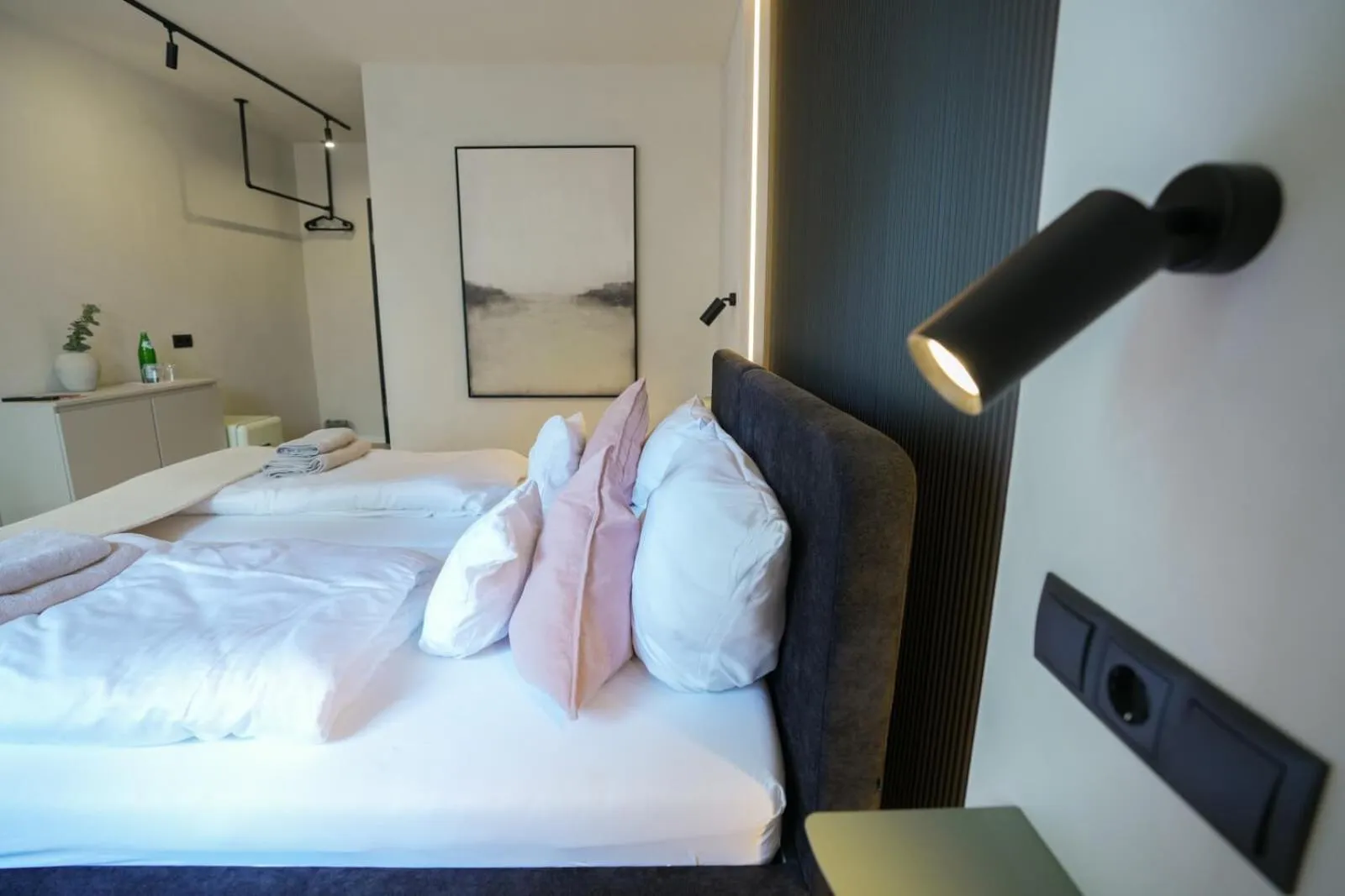 Bed in Hotel Weinhaus Kreuter