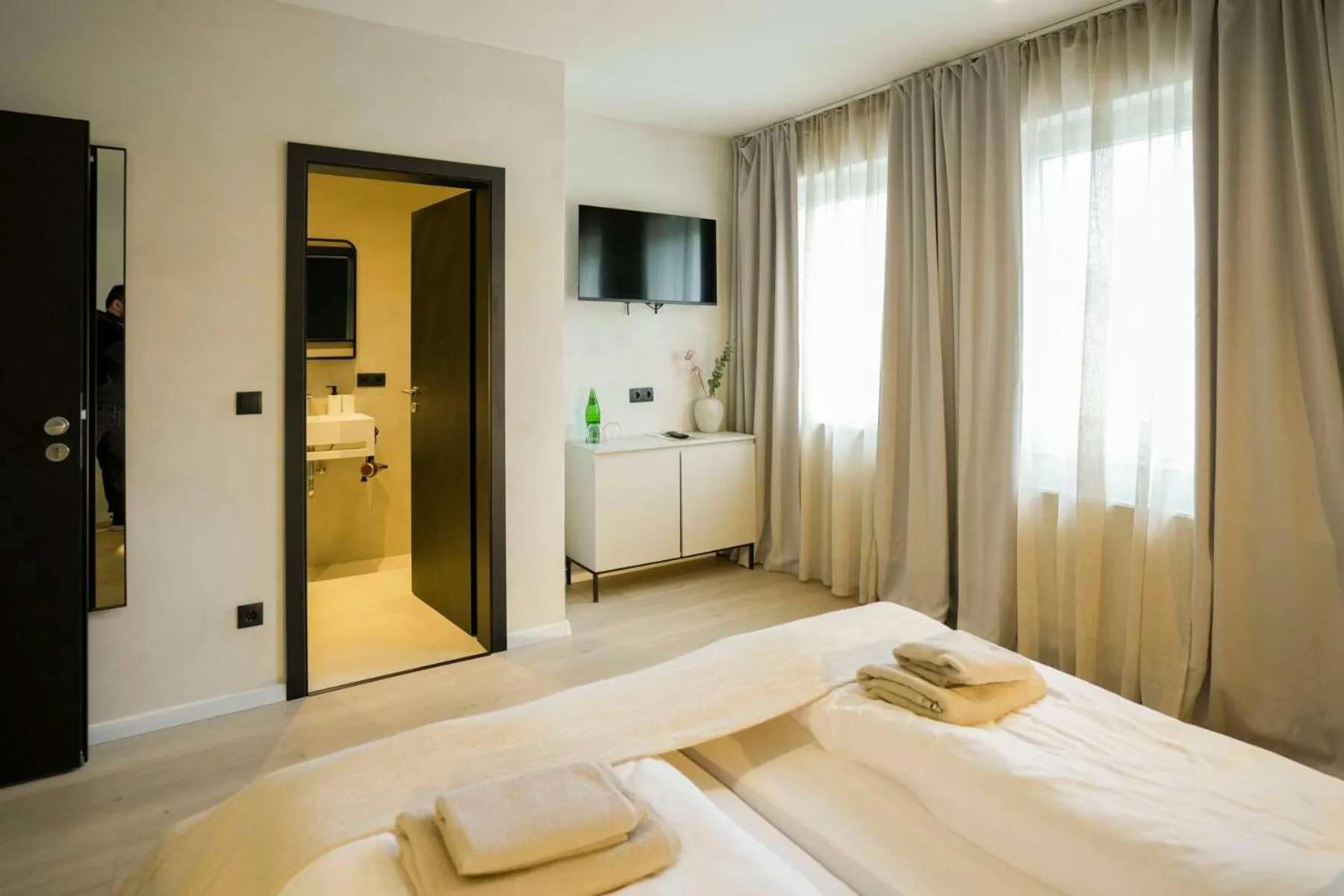 Bed in Hotel Weinhaus Kreuter