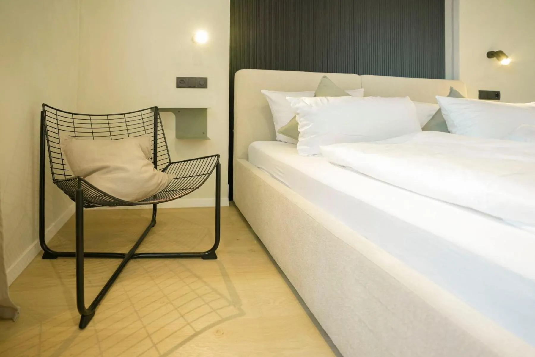 Bed in Hotel Weinhaus Kreuter