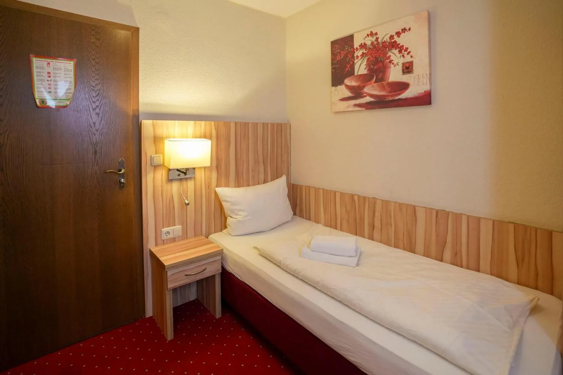 Bed in Hotel Weinhaus Kreuter