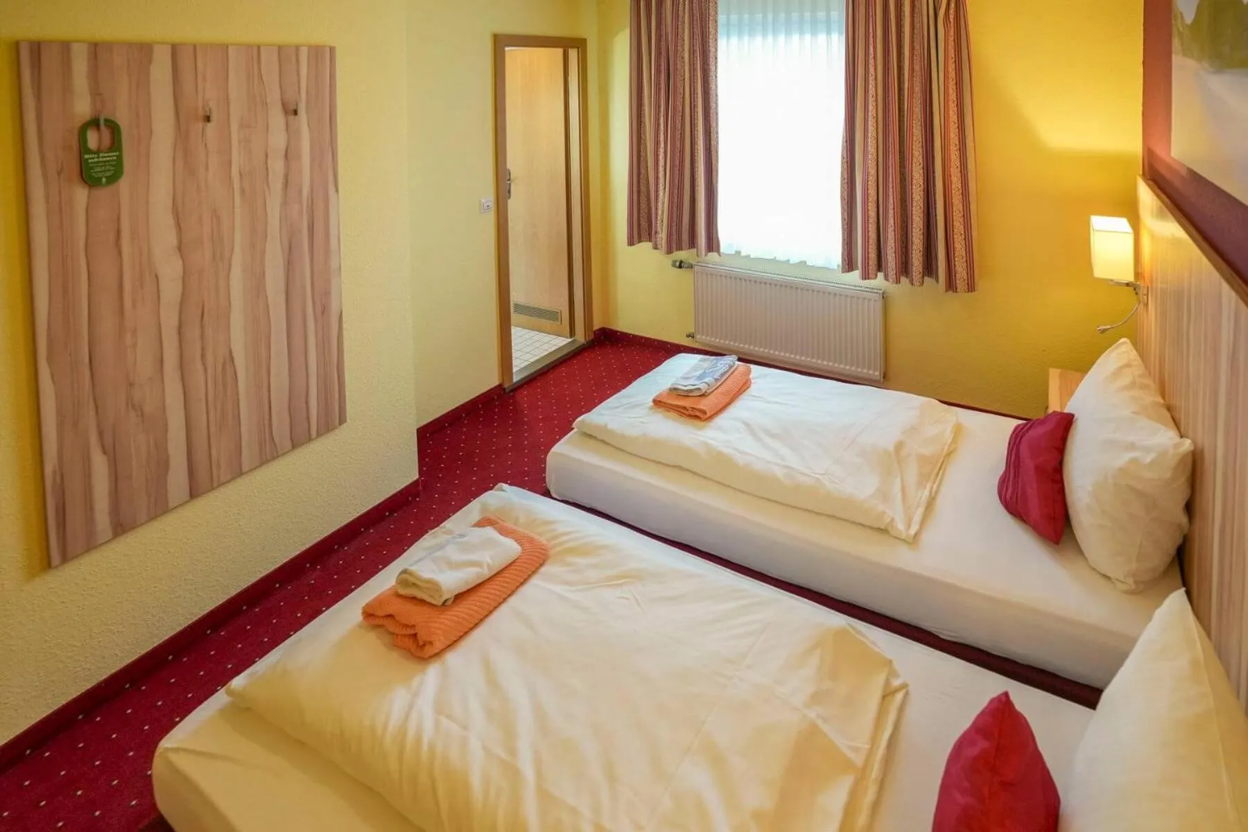 Bed in Hotel Weinhaus Kreuter