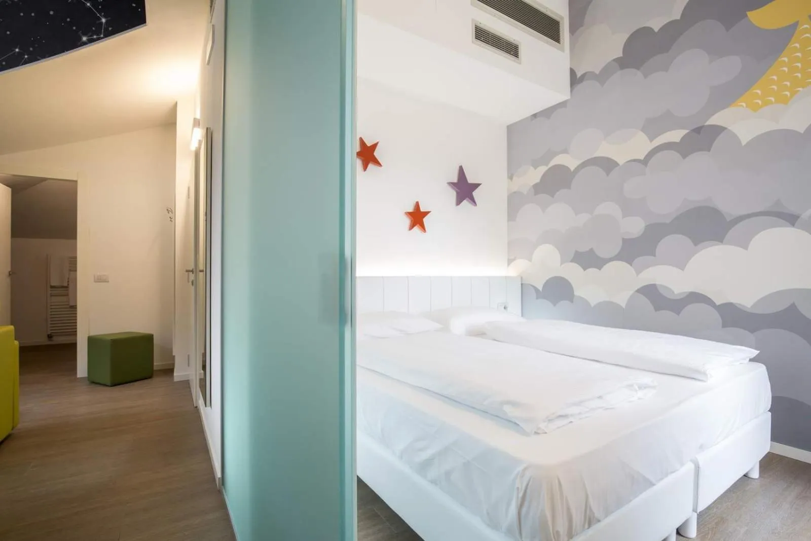 Living room, Bed in Holiday IV Gardan