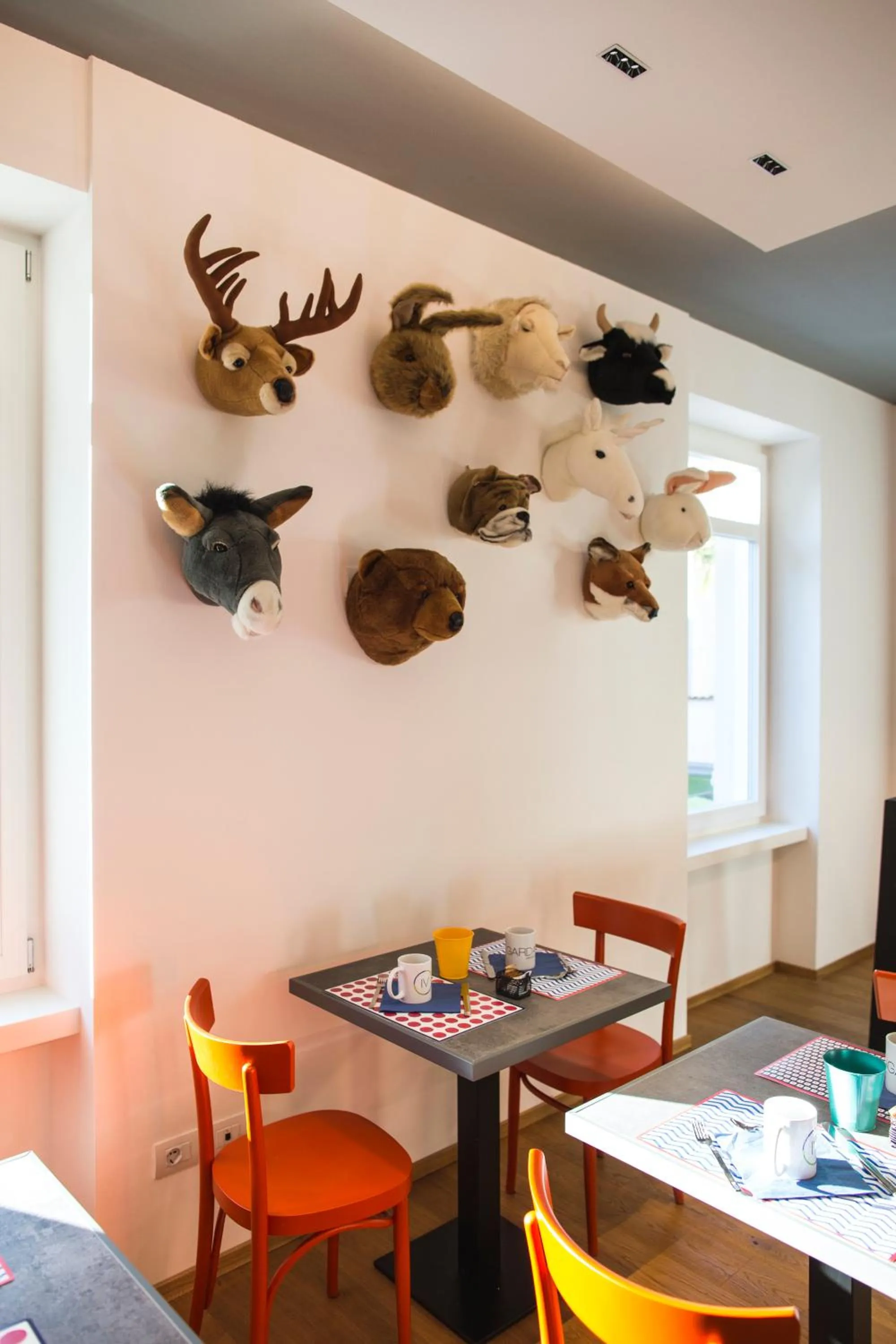 Restaurant/places to eat in Holiday IV Gardan