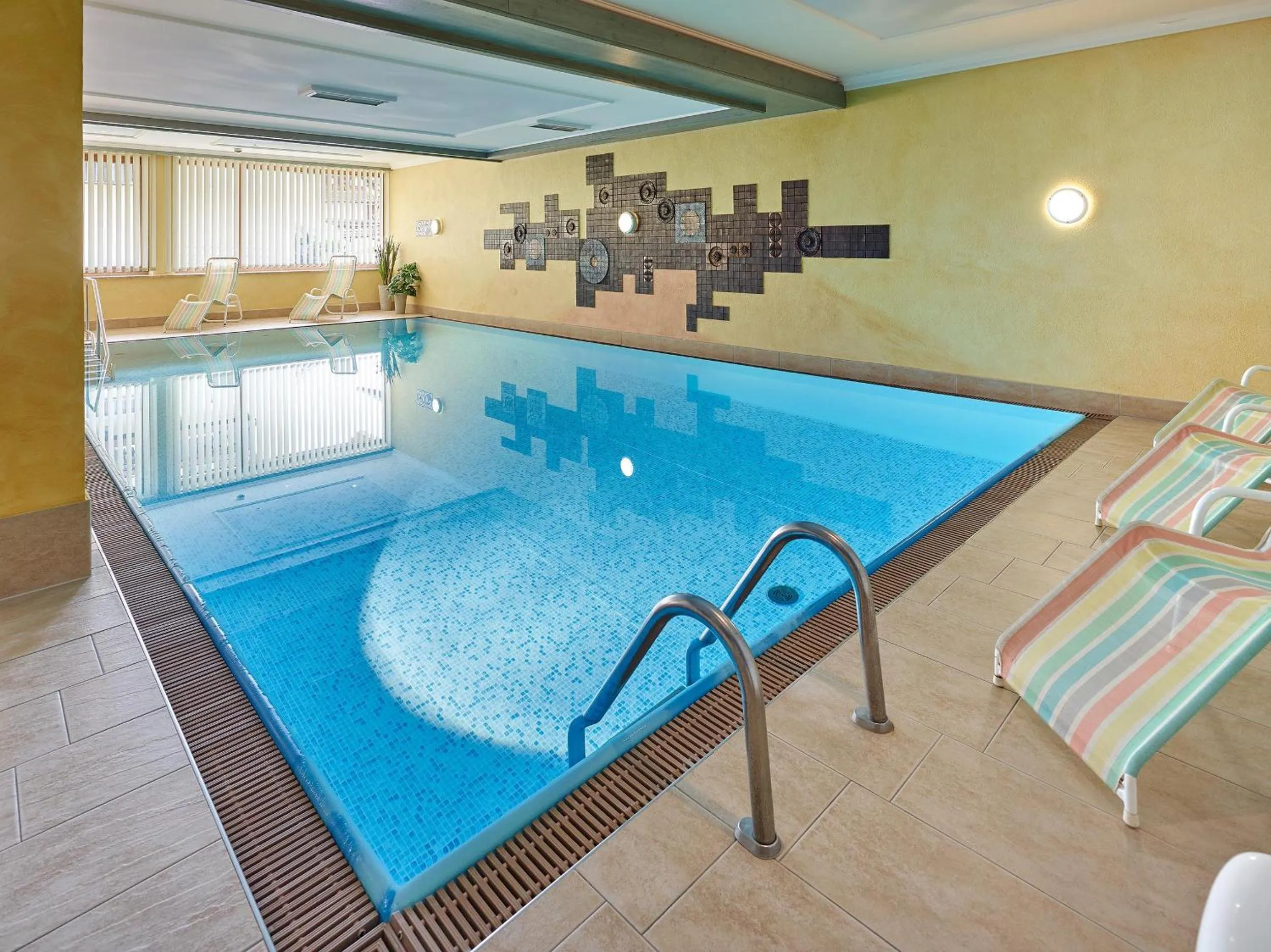 Swimming pool in Hotel Gasthof Schöpf