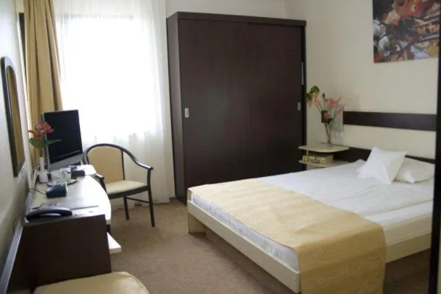 Bed in Hotel Rapsodia City Center