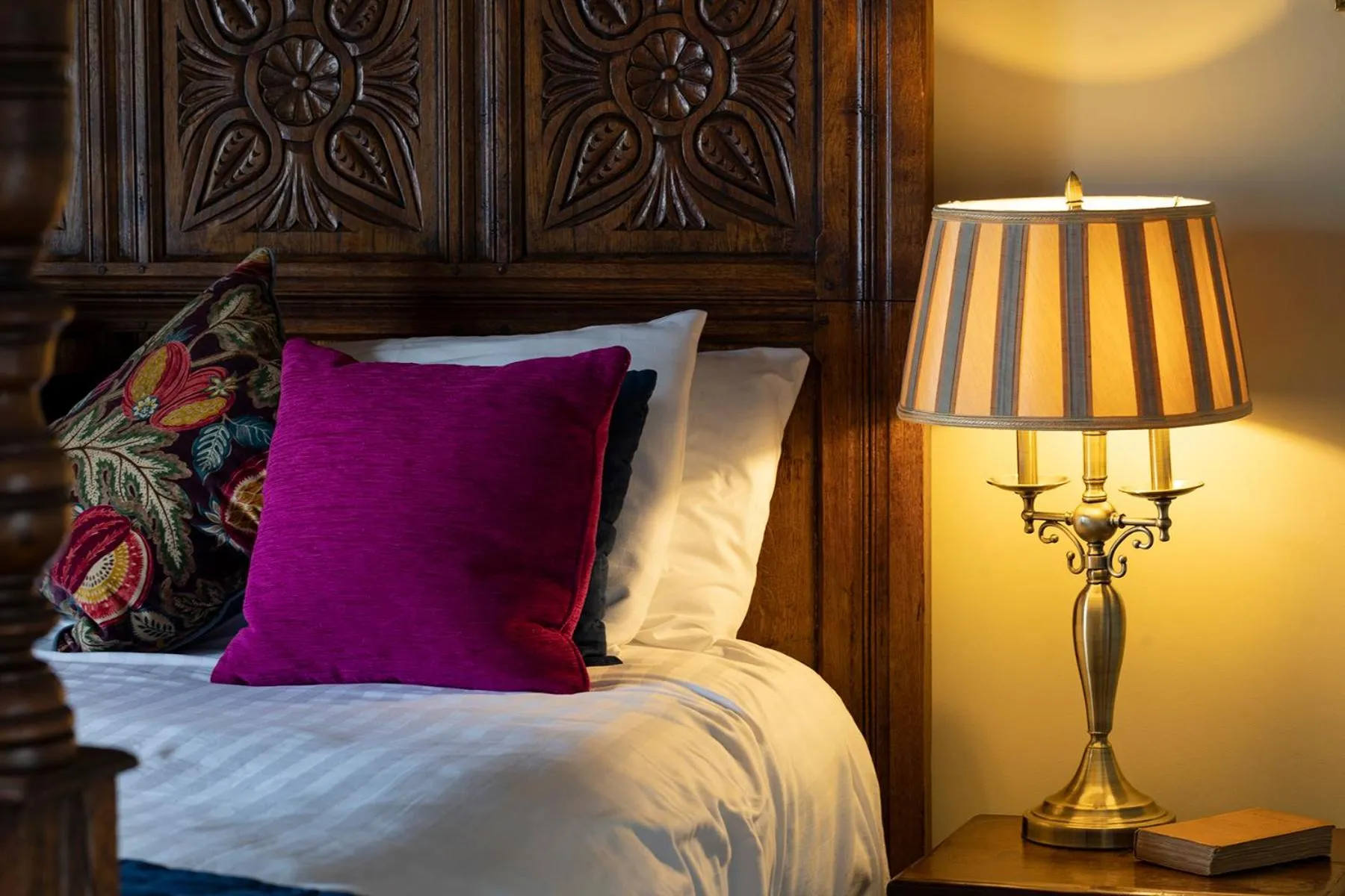 Bed in Raheen House Hotel