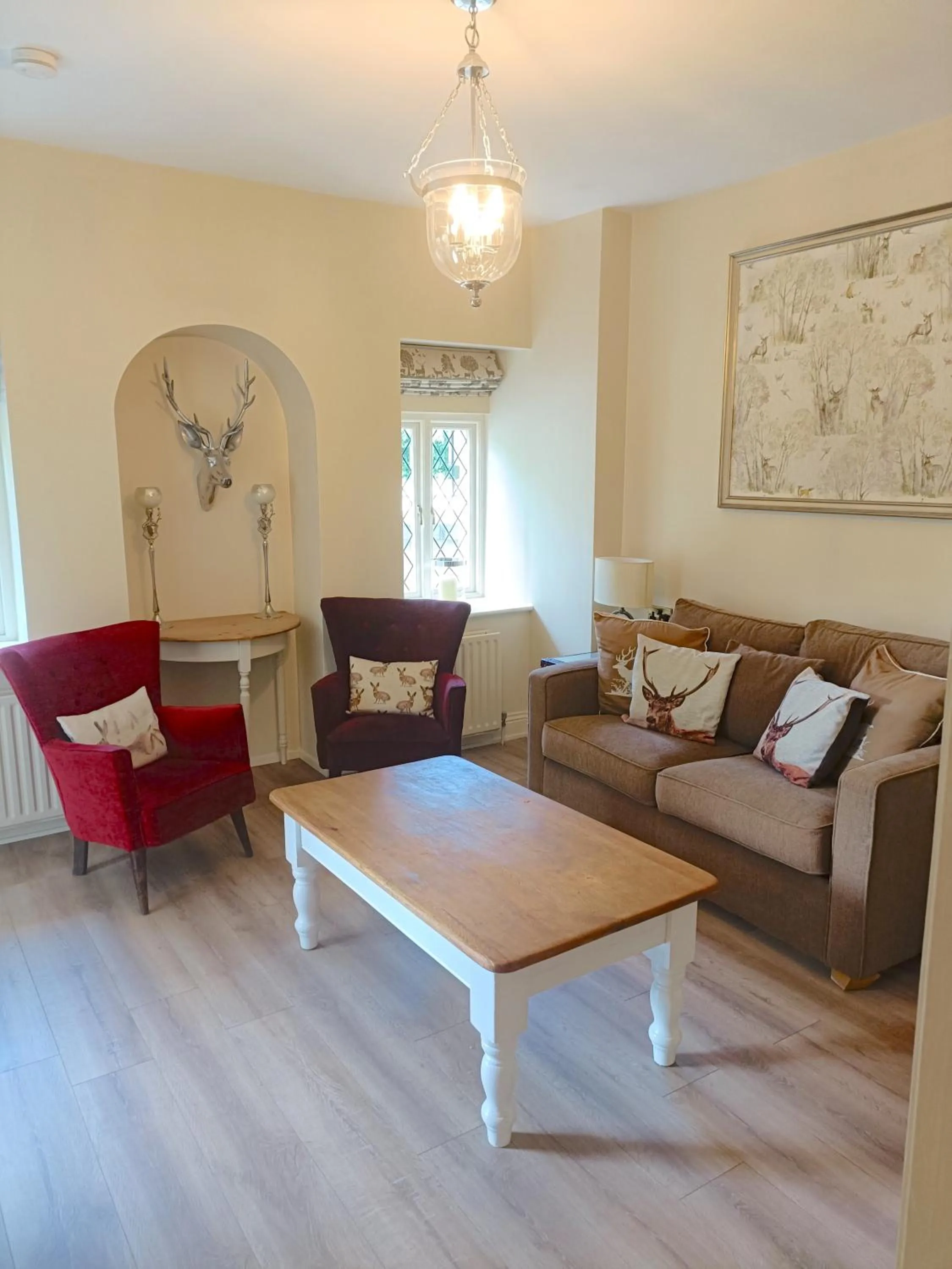 Living room in Raheen House Hotel