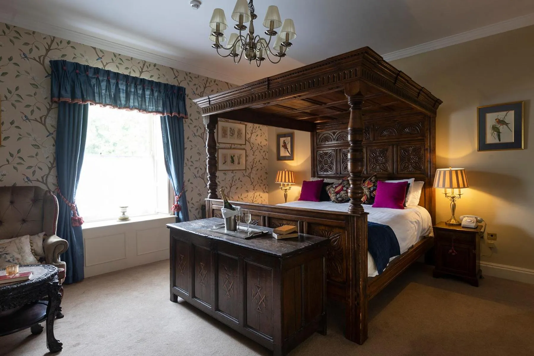 Bed in Raheen House Hotel