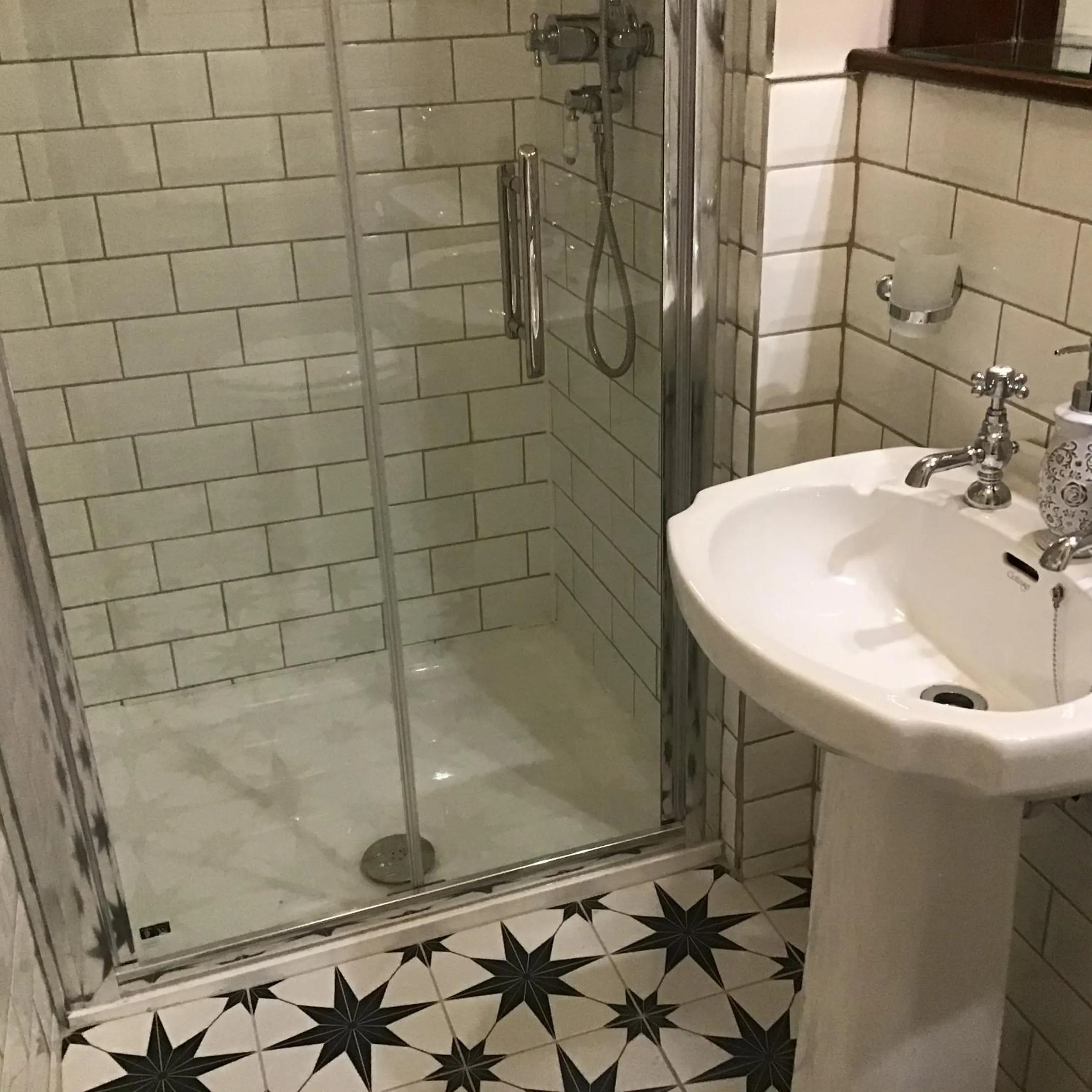 Bathroom in Raheen House Hotel