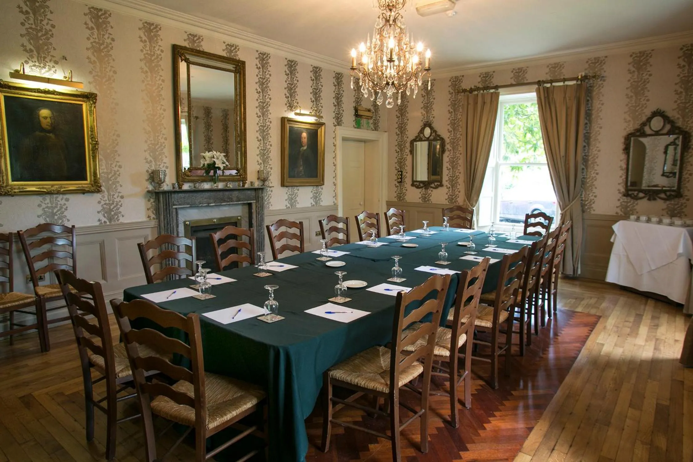 Photo of the whole room in Raheen House Hotel