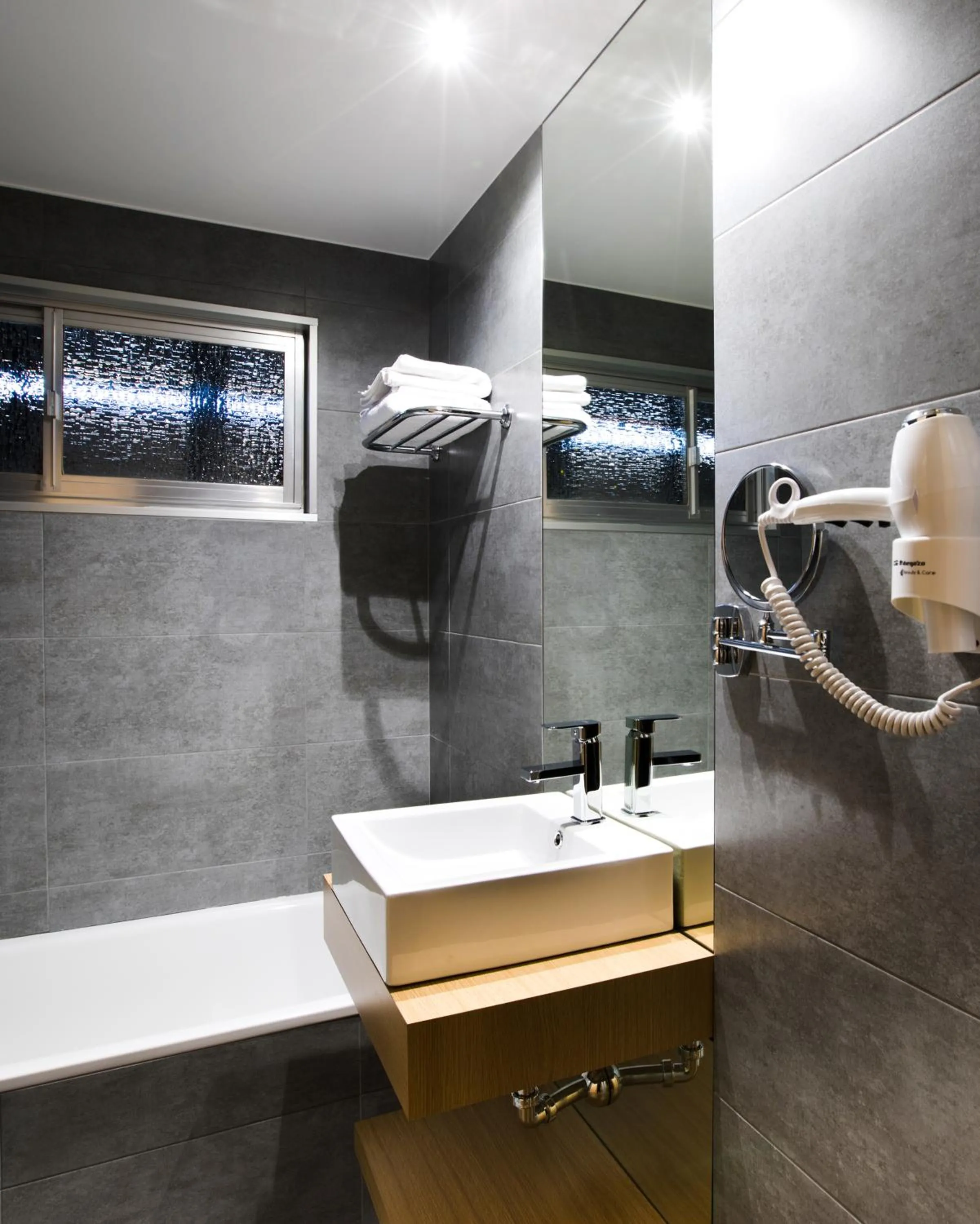 Bathroom in Hotel Val Convention