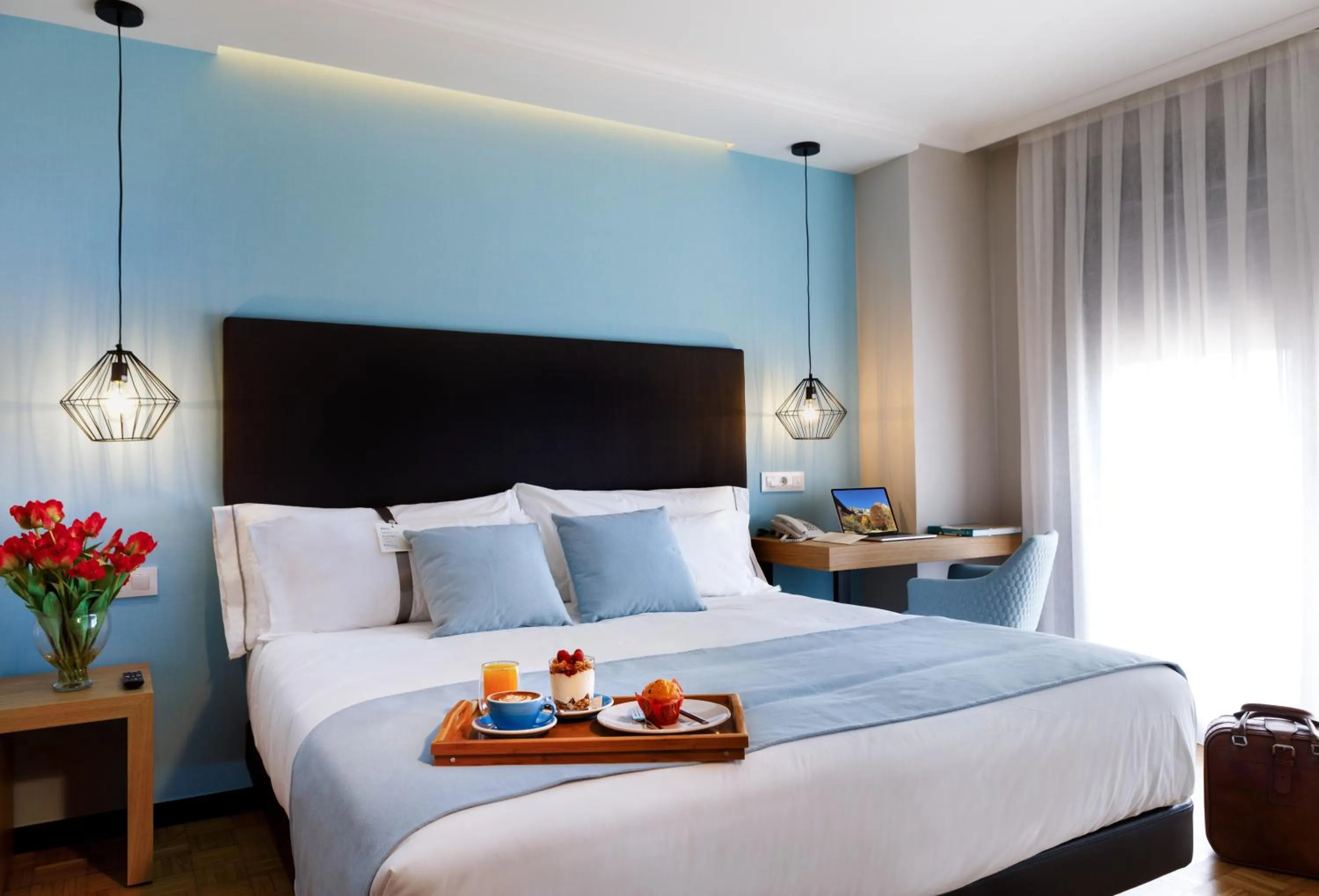 Seating area, Bed in Hotel Val Convention