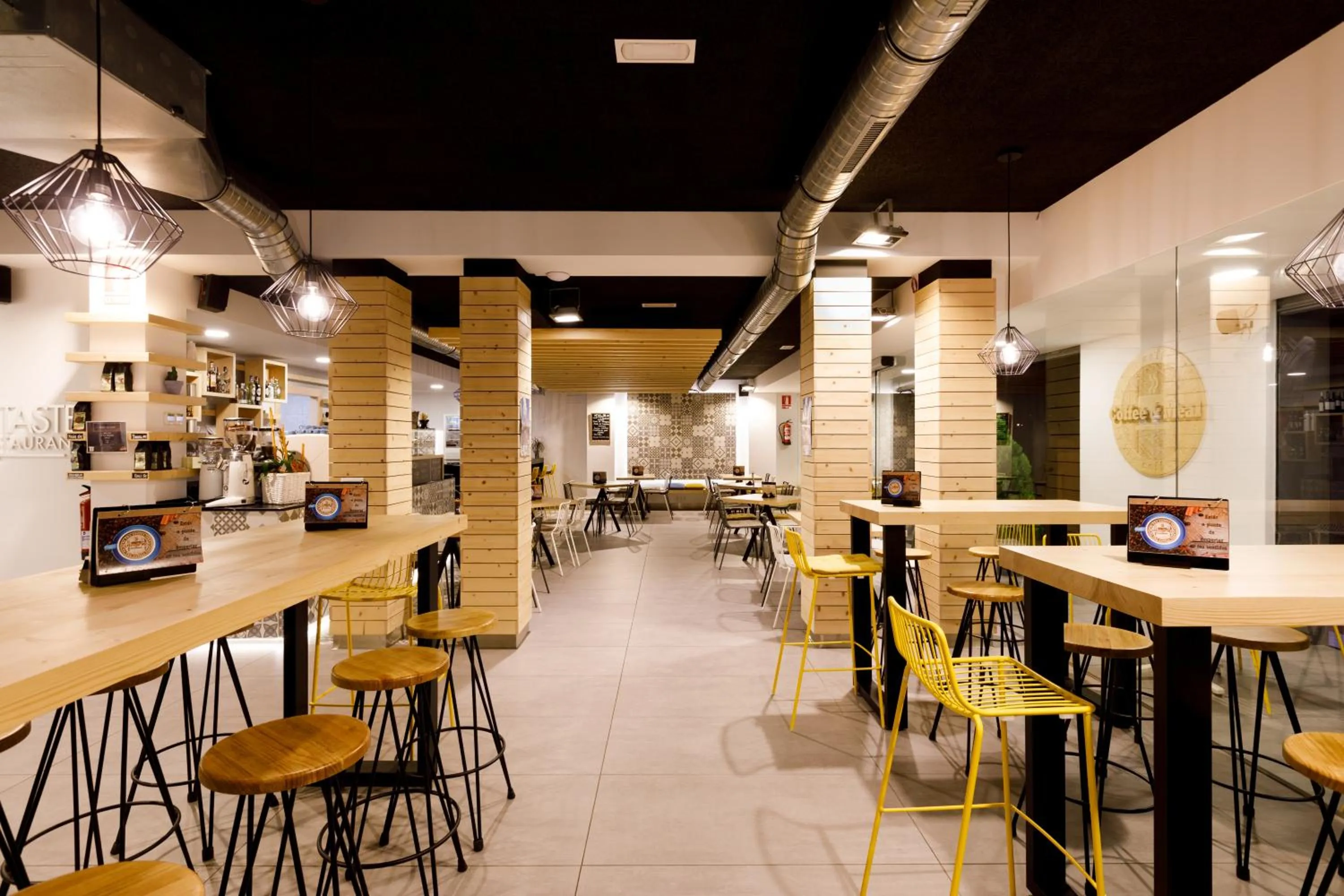 Restaurant/places to eat in Hotel Val Convention