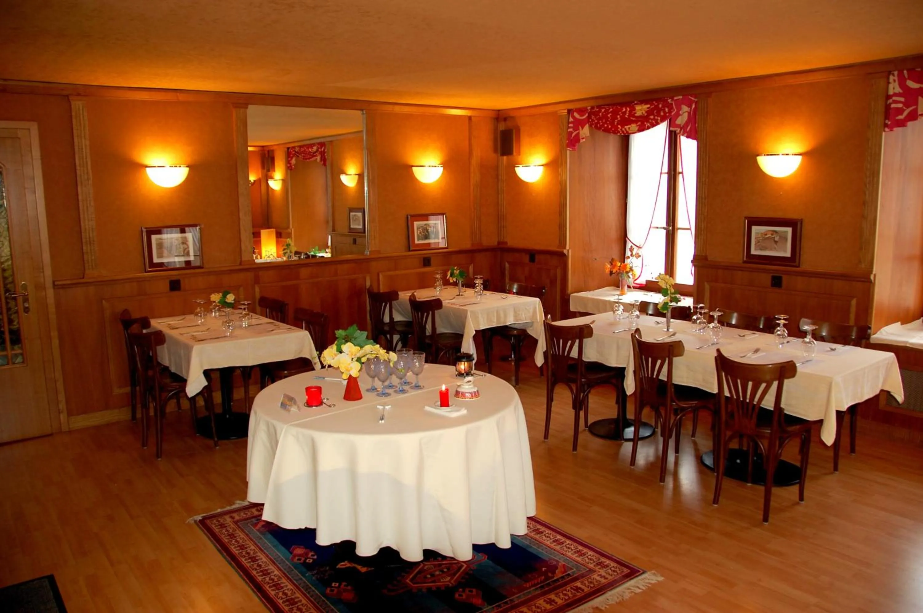 Dining area in Hôtel de l'ours