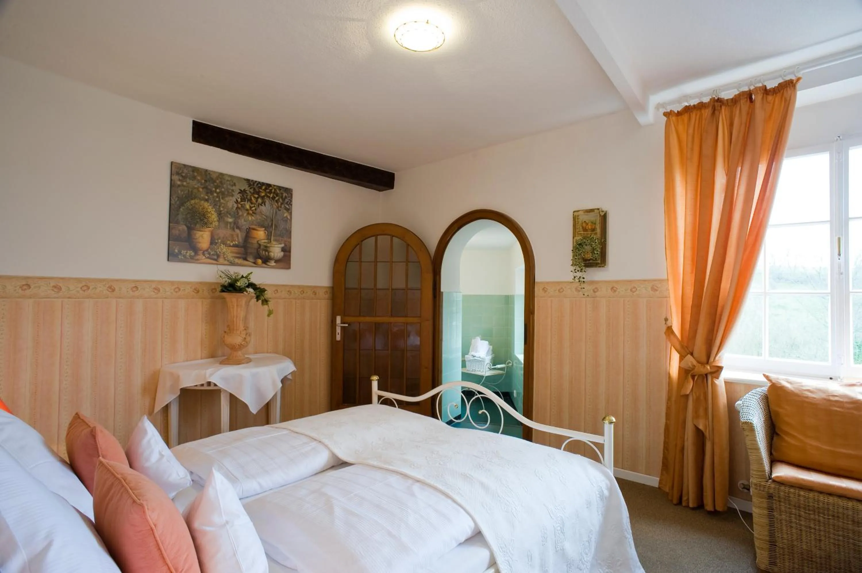 Bed in Burghaus & Villa Kronenburg