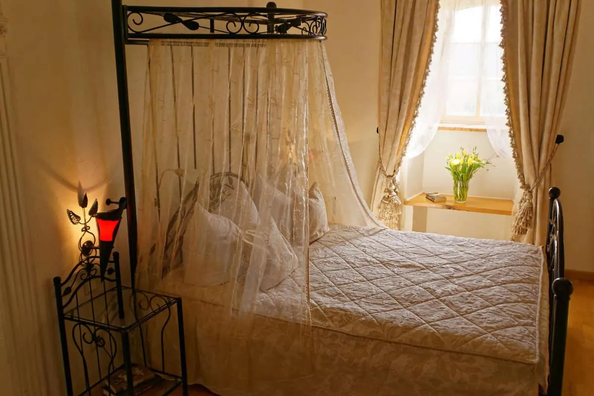 Bed in Burghaus & Villa Kronenburg