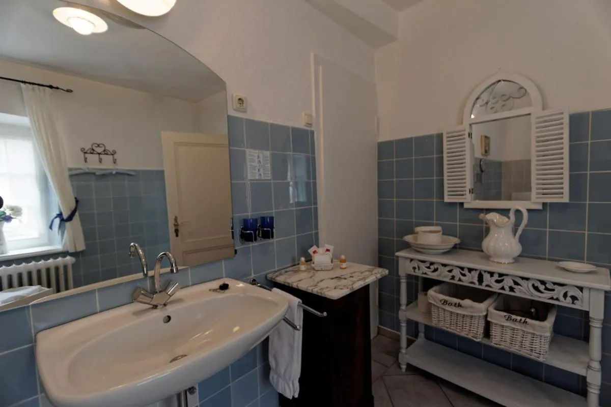 Bathroom in Burghaus & Villa Kronenburg