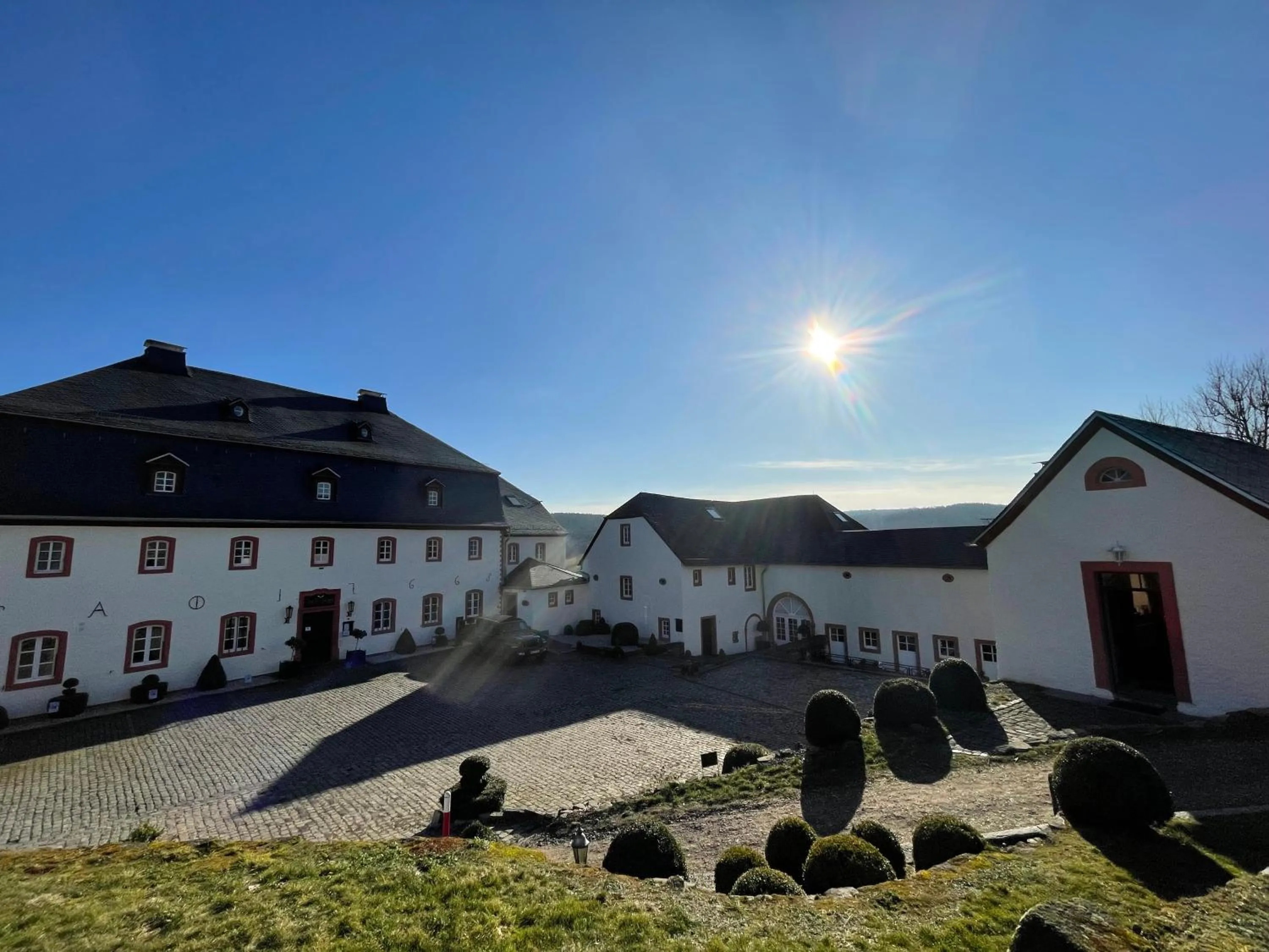 Property building in Burghaus & Villa Kronenburg