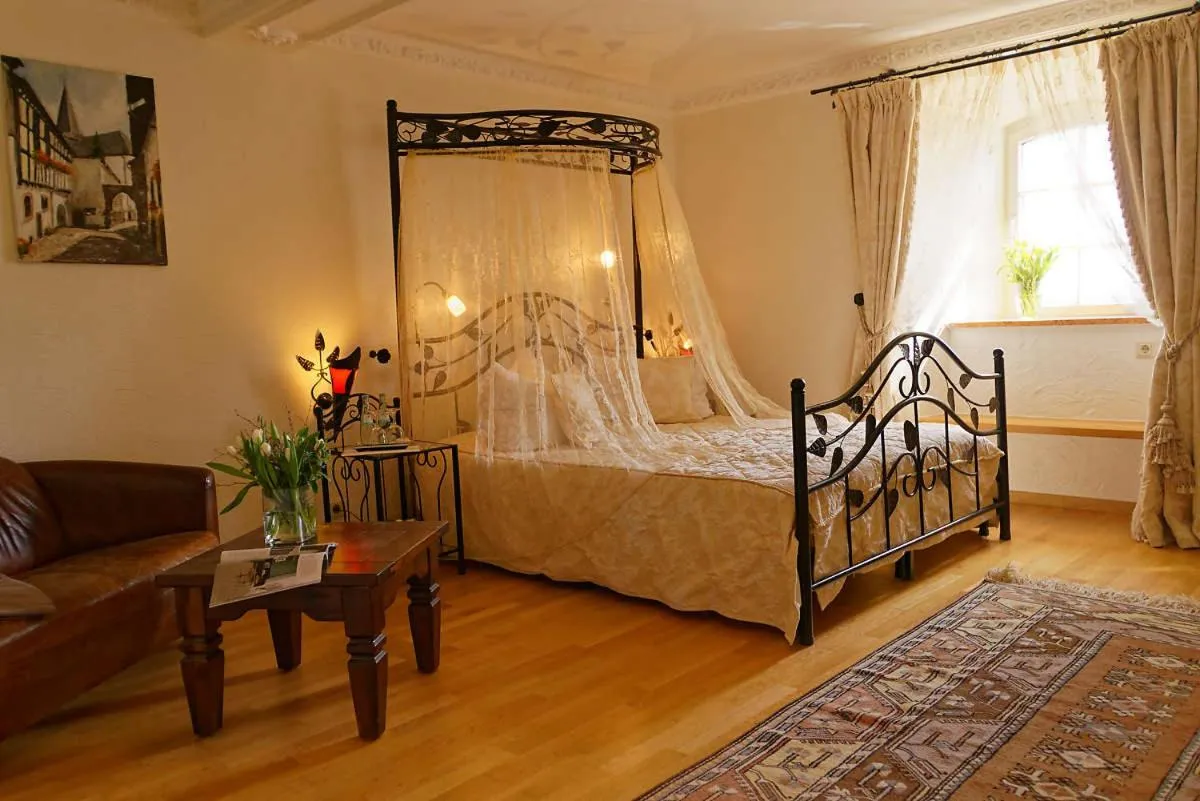 Bed in Burghaus & Villa Kronenburg