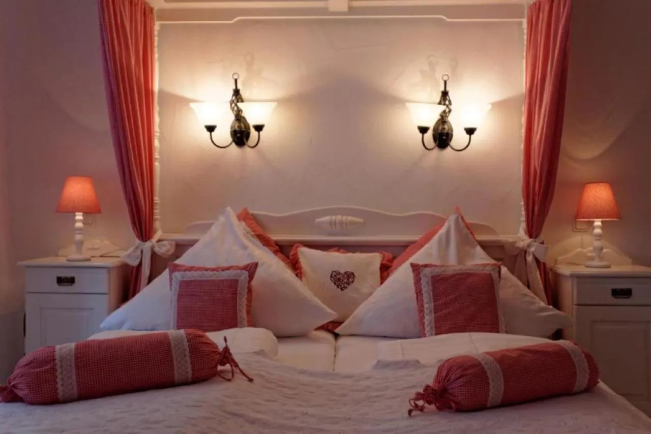 Bed in Burghaus & Villa Kronenburg