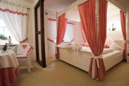 Day, Bed in Burghaus & Villa Kronenburg