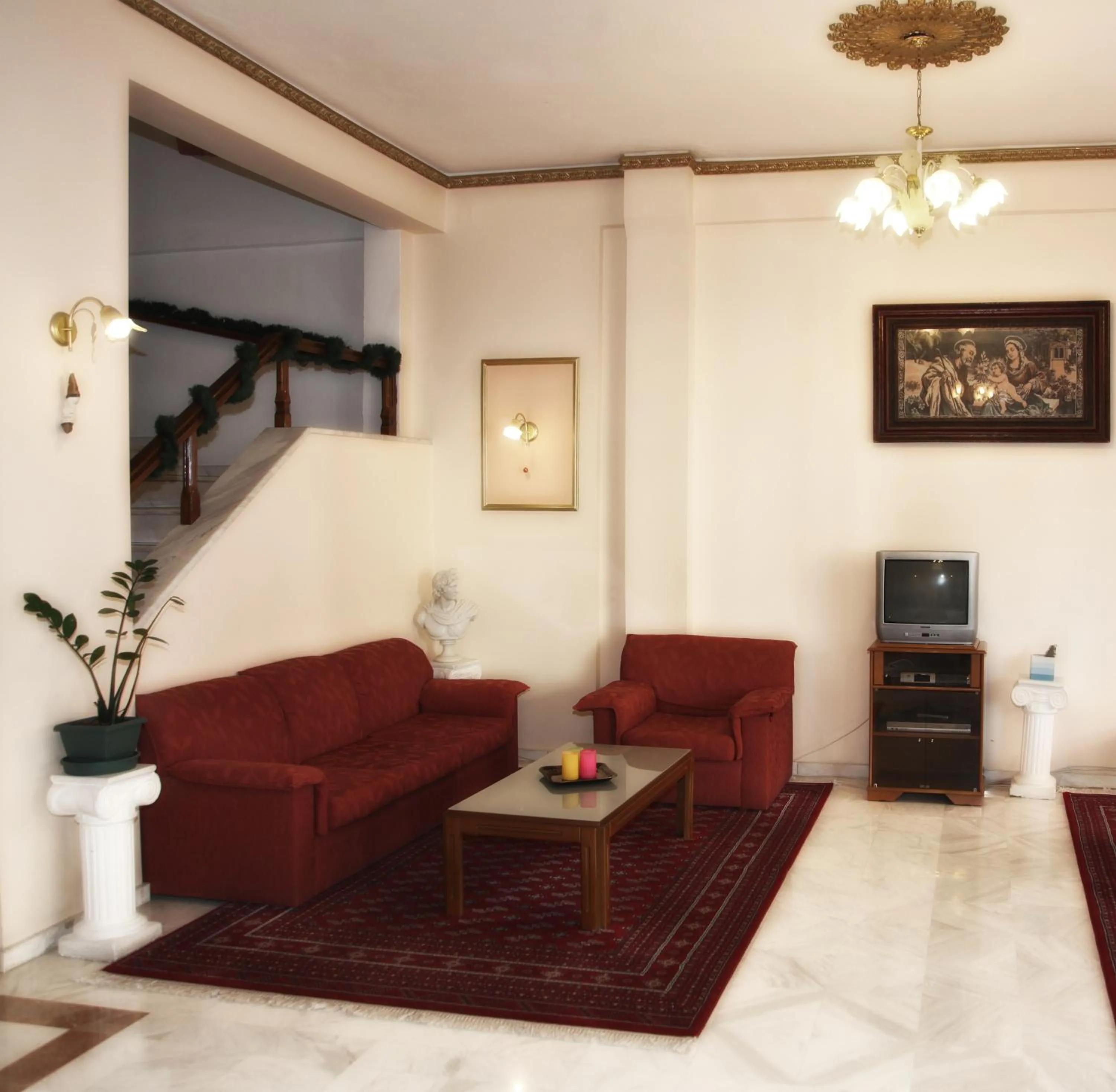 Communal lounge/ TV room in Alexiou Hotel