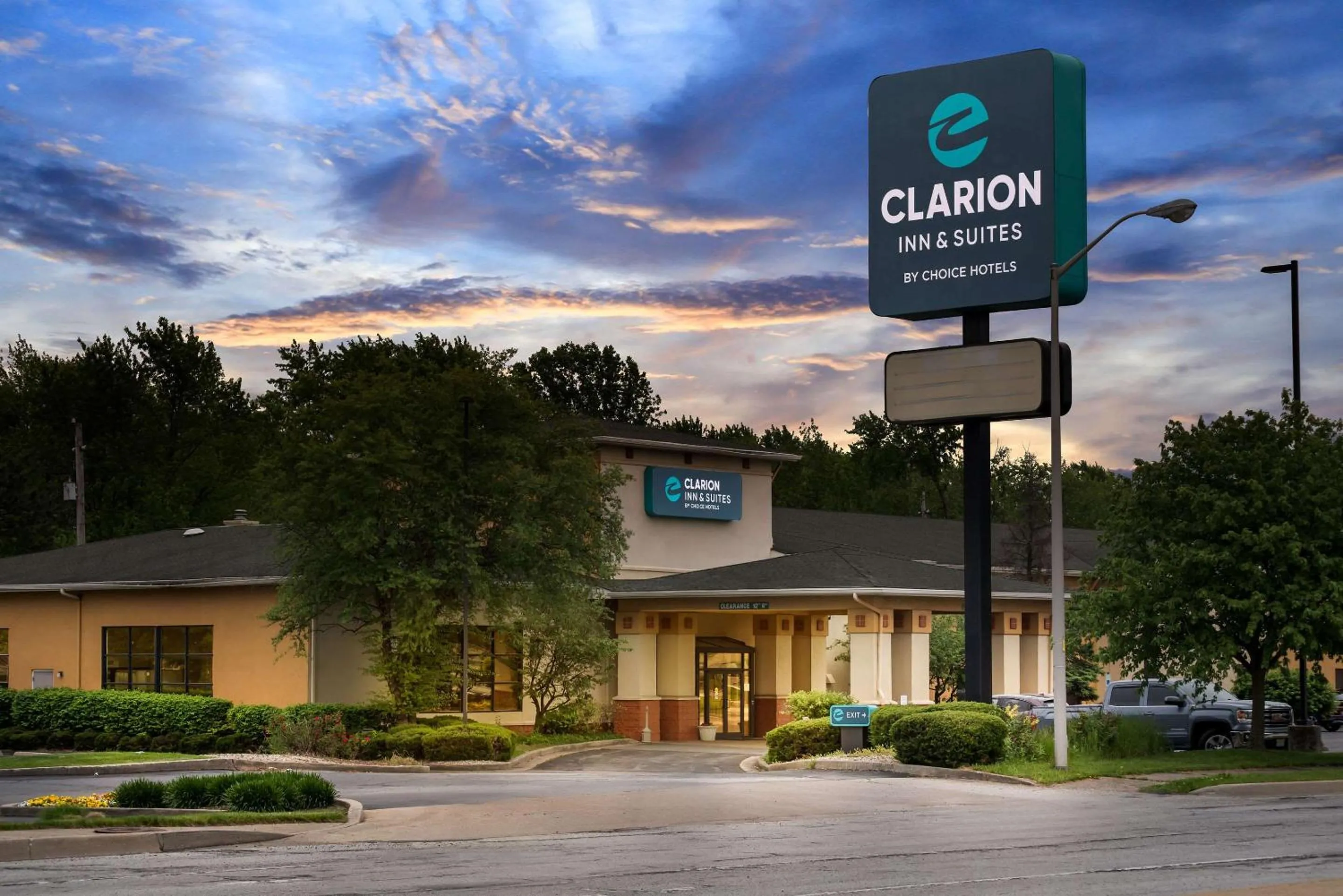 Property building in Clarion Inn & Suites Indianapolis Northwest