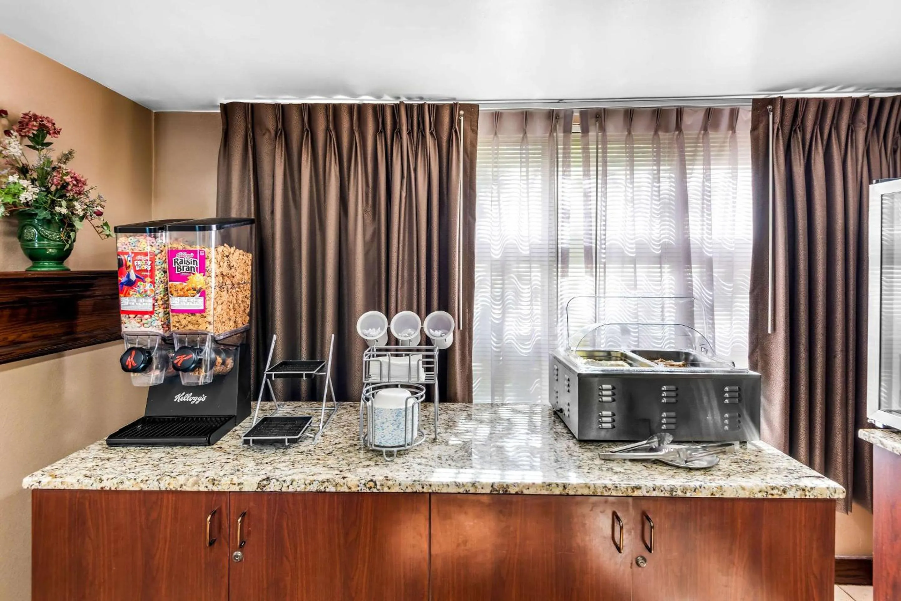 Breakfast in Clarion Inn & Suites Indianapolis Northwest