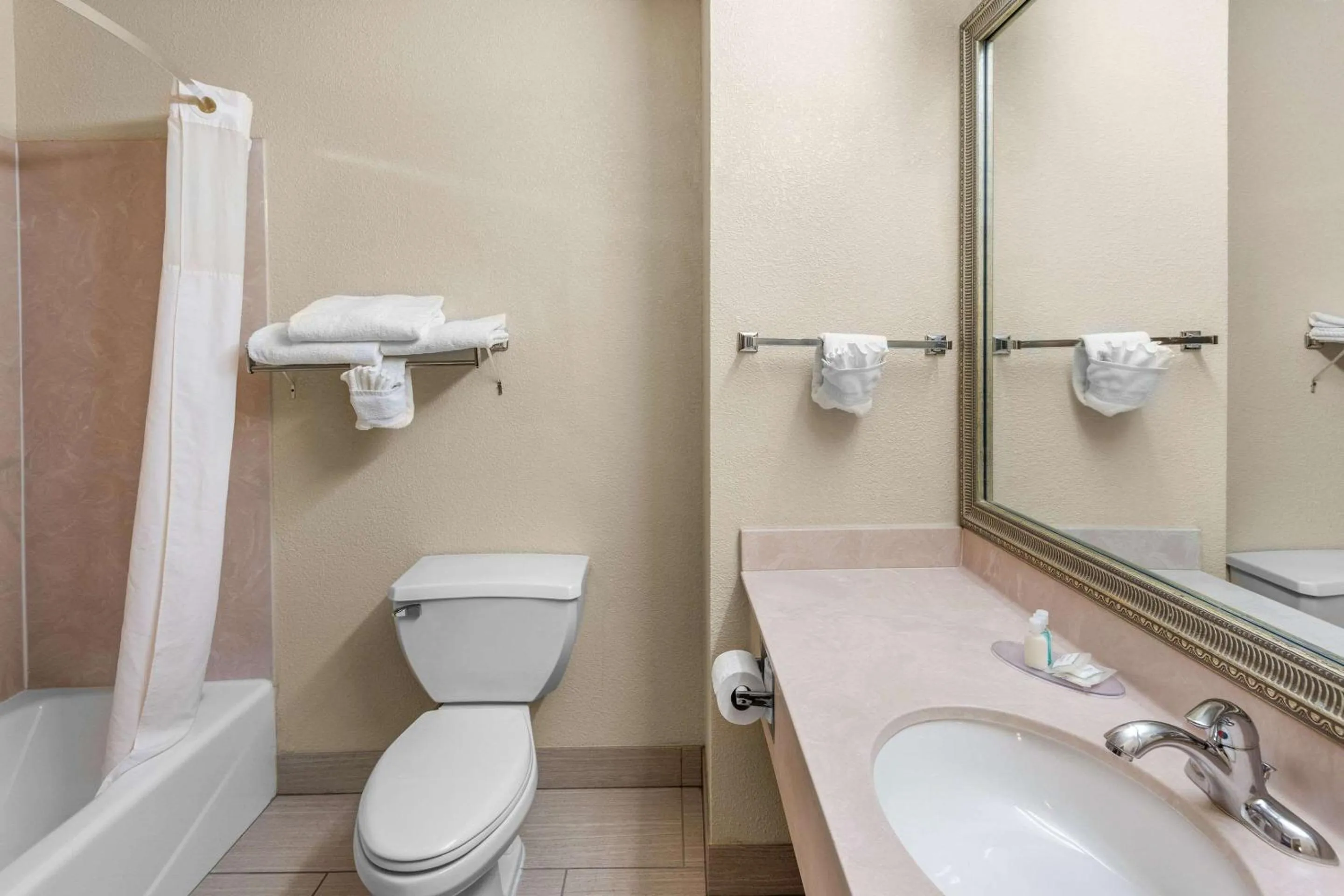 Bedroom in Clarion Inn & Suites Indianapolis Northwest