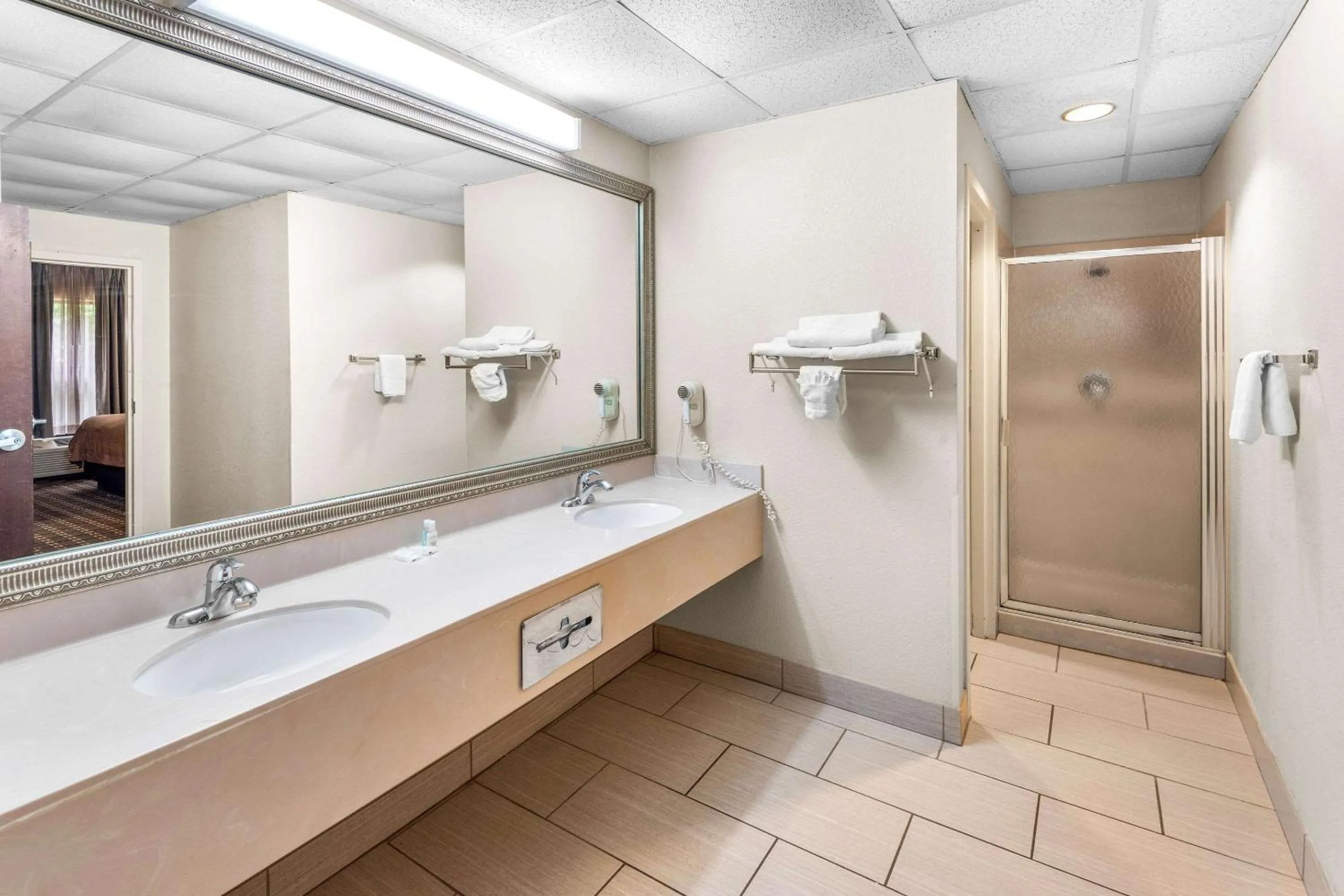 Bedroom in Clarion Inn & Suites Indianapolis Northwest