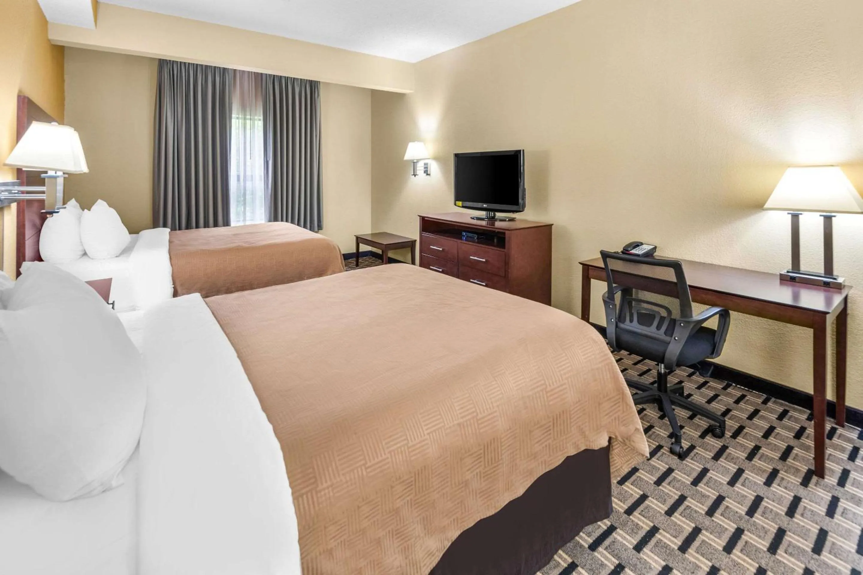 Bedroom, Bed in Clarion Inn & Suites Indianapolis Northwest
