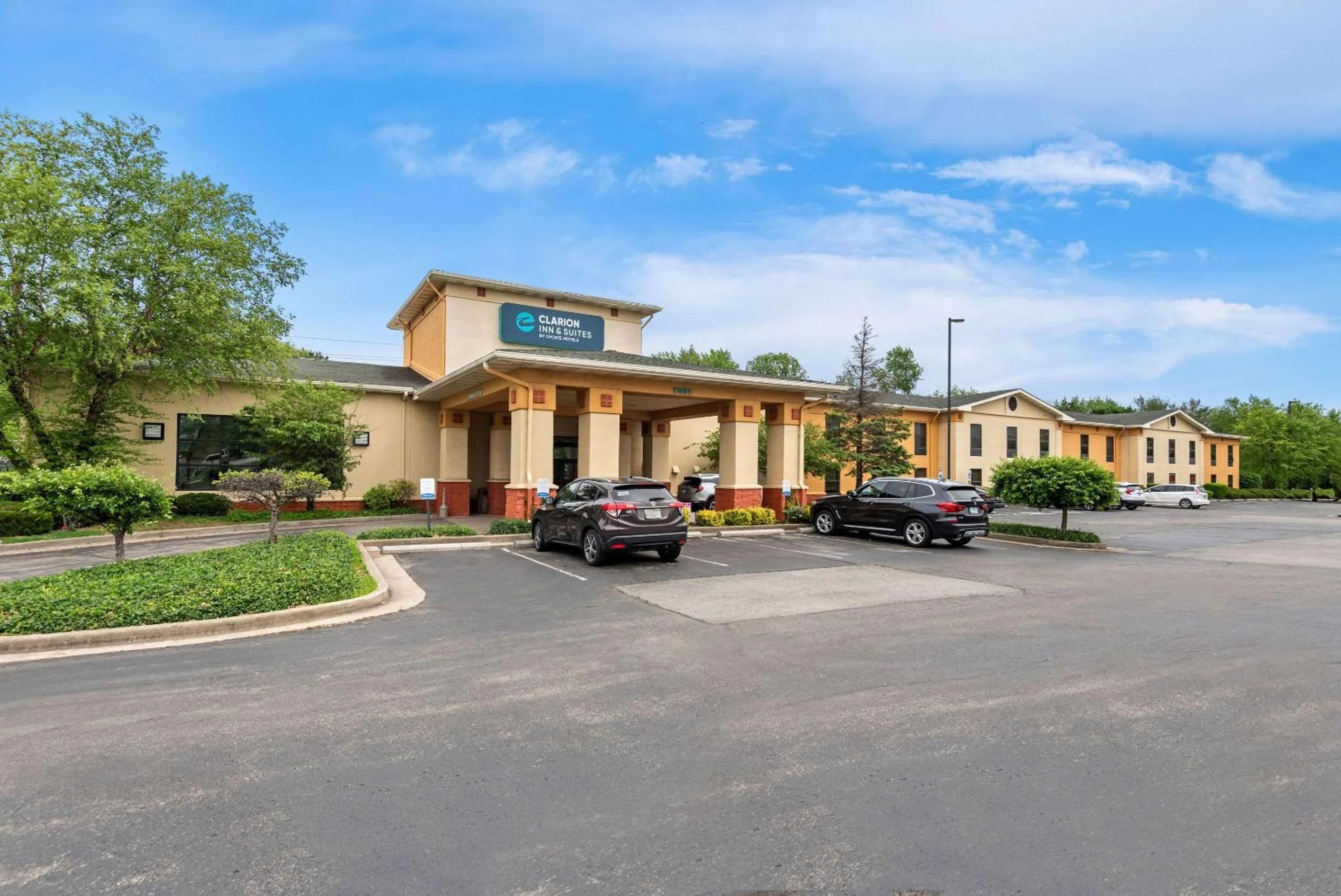 Property building in Clarion Inn & Suites Indianapolis Northwest