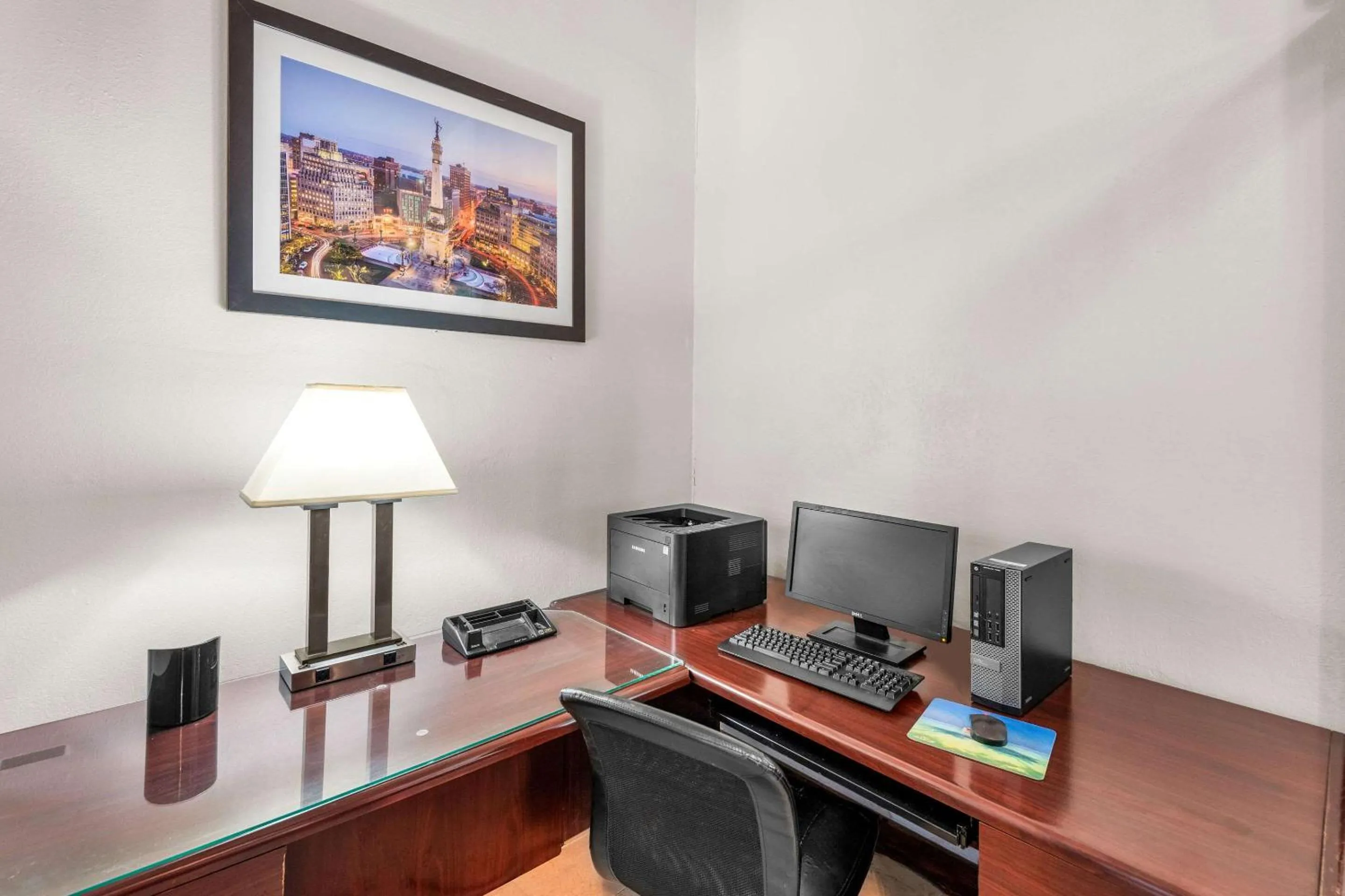Business facilities in Clarion Inn & Suites Indianapolis Northwest