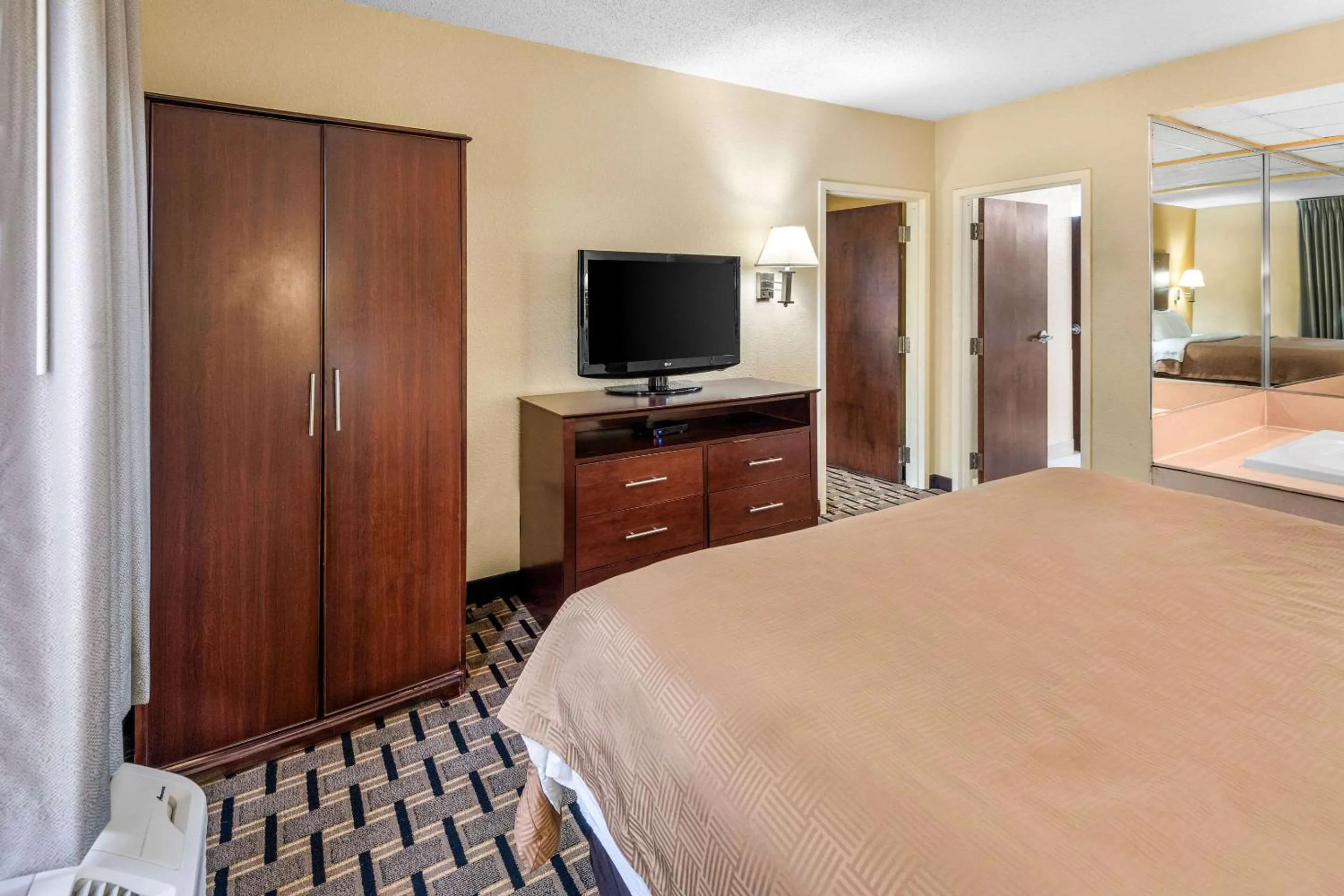Bedroom, Bed in Clarion Inn & Suites Indianapolis Northwest