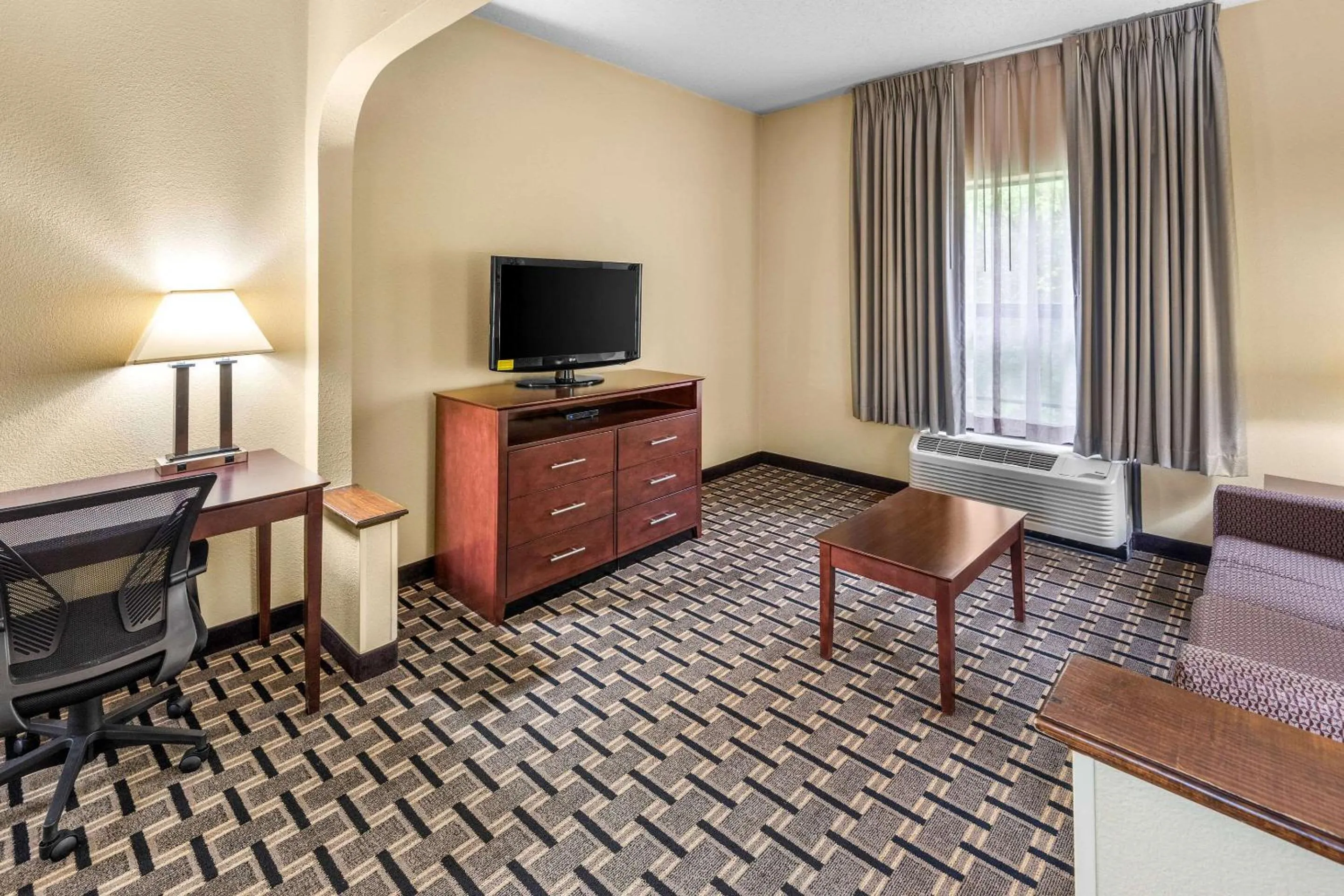 Bedroom in Clarion Inn & Suites Indianapolis Northwest