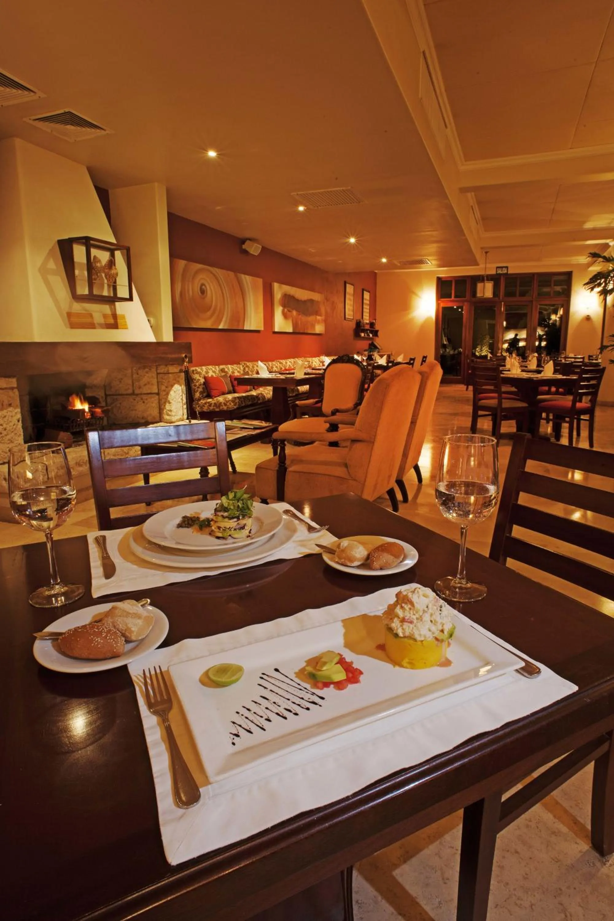 Restaurant/places to eat in La Hacienda Bahia Paracas