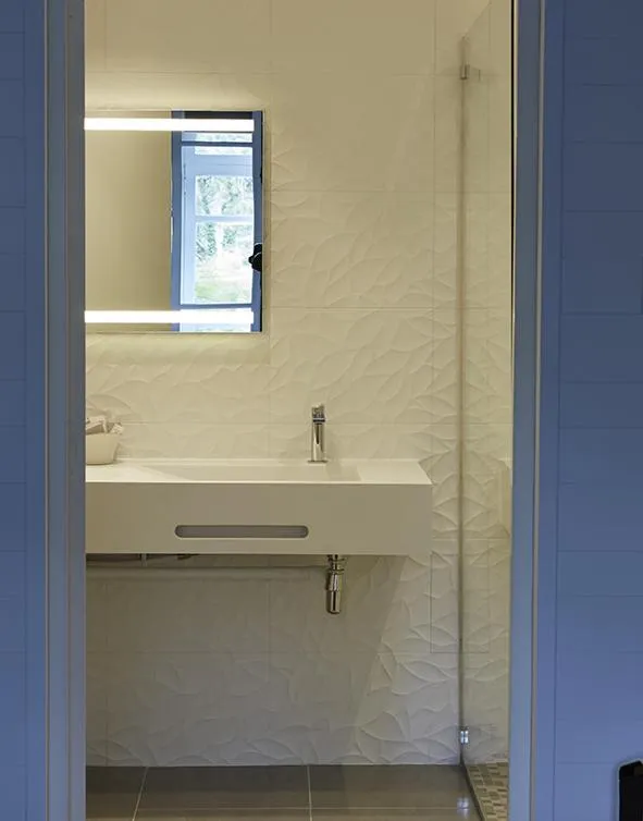 Bathroom in The Originals Hôtel Le Cise Restaurant Chambres et Suites