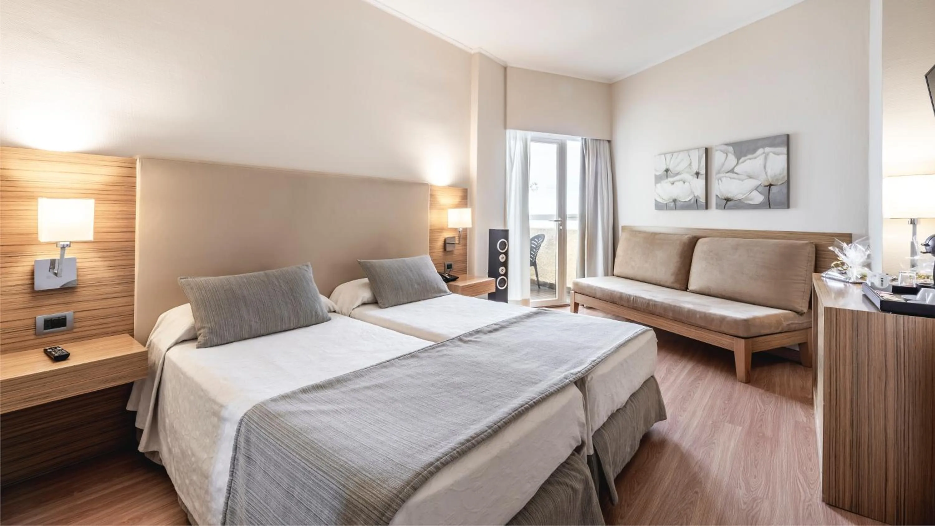 Photo of the whole room, Bed in Be Live Adults Only Tenerife