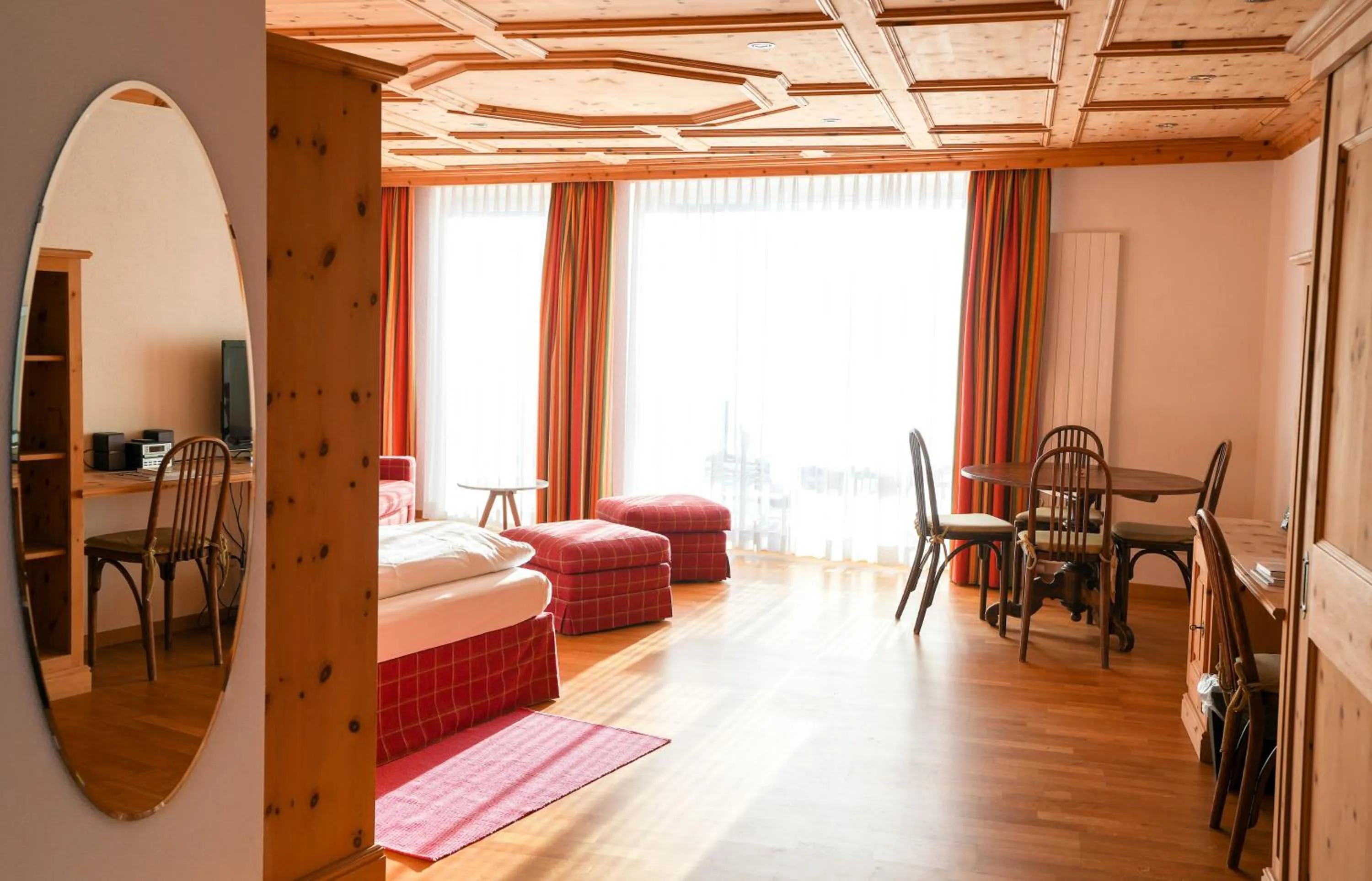 Living room, Bed in Hotel Bären