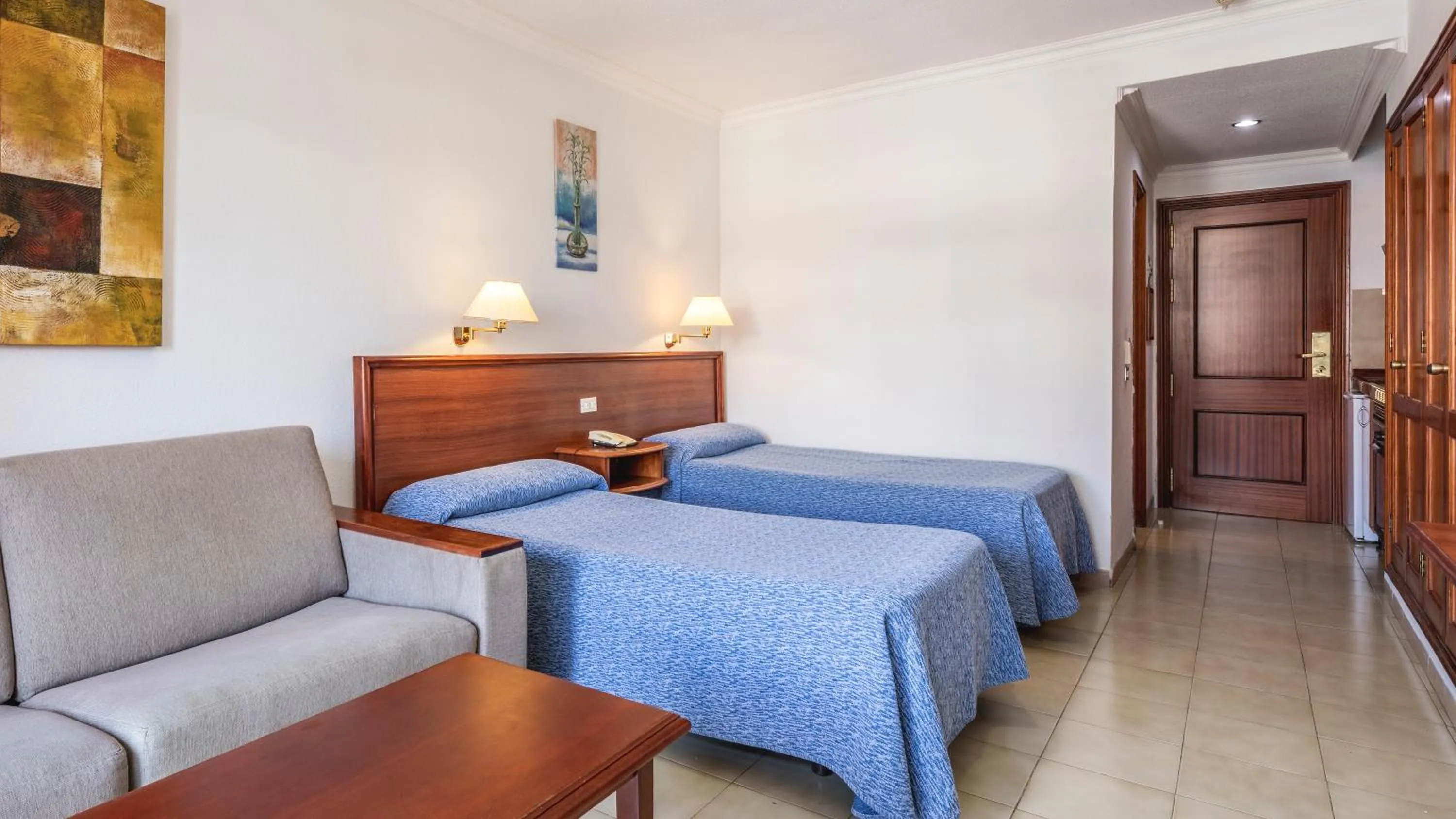 Bed in Be Smart Florida Plaza