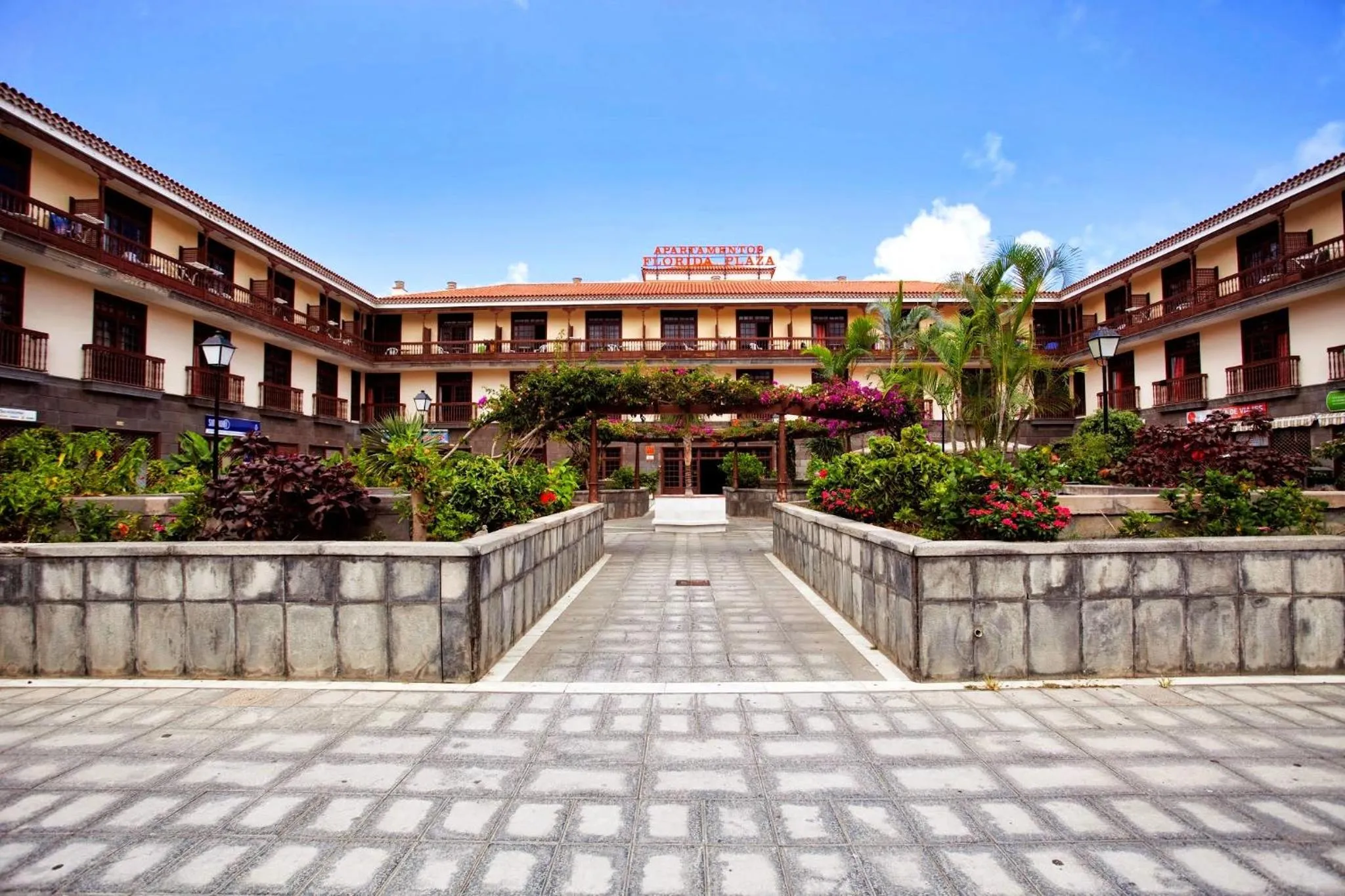 Property building in Be Smart Florida Plaza